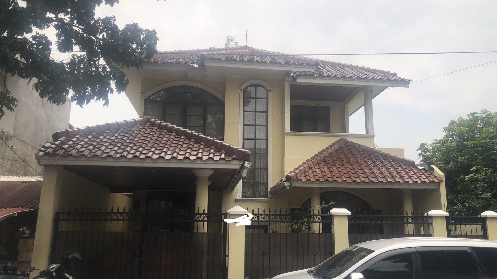 Rumah besar di Griyakoka BSD City