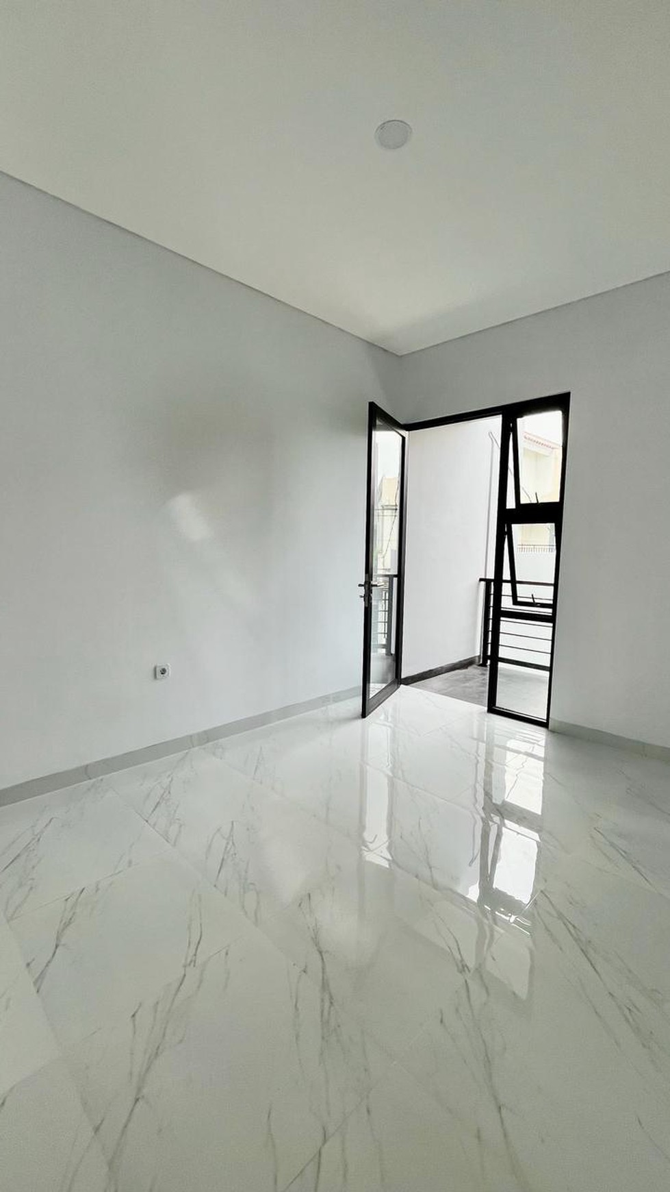 Rumah Minimalis Brand New  Hot Sale di Sektor 9 Bintaro Jaya