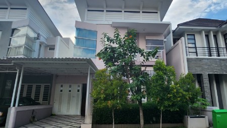 MURAH LUAS 200 m2  Rumah Royal Residence Wiyung Surabaya SPESIAL 4+1 K.Tidur BONUS SEMI FURNISHED +Garasi Carport 3 mobil Luas