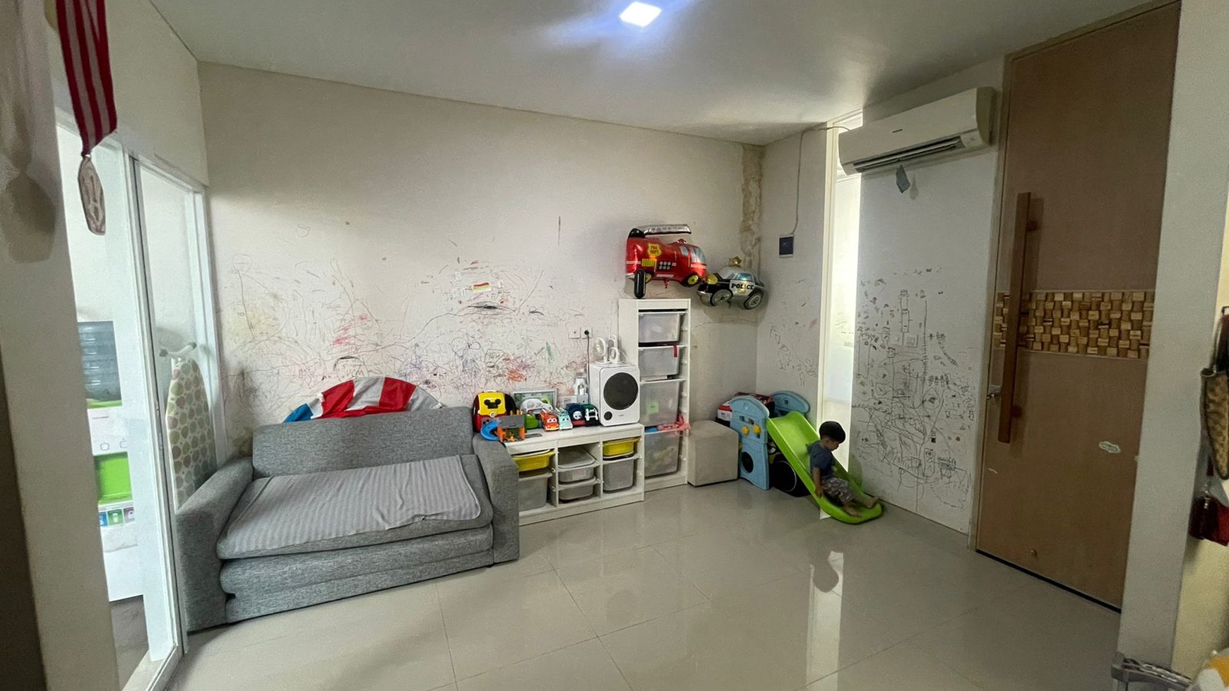 TURUN HARGA RUMAH CANTIK 2 LANTAI DI GREENVILE RELIFE SETU BEKASI