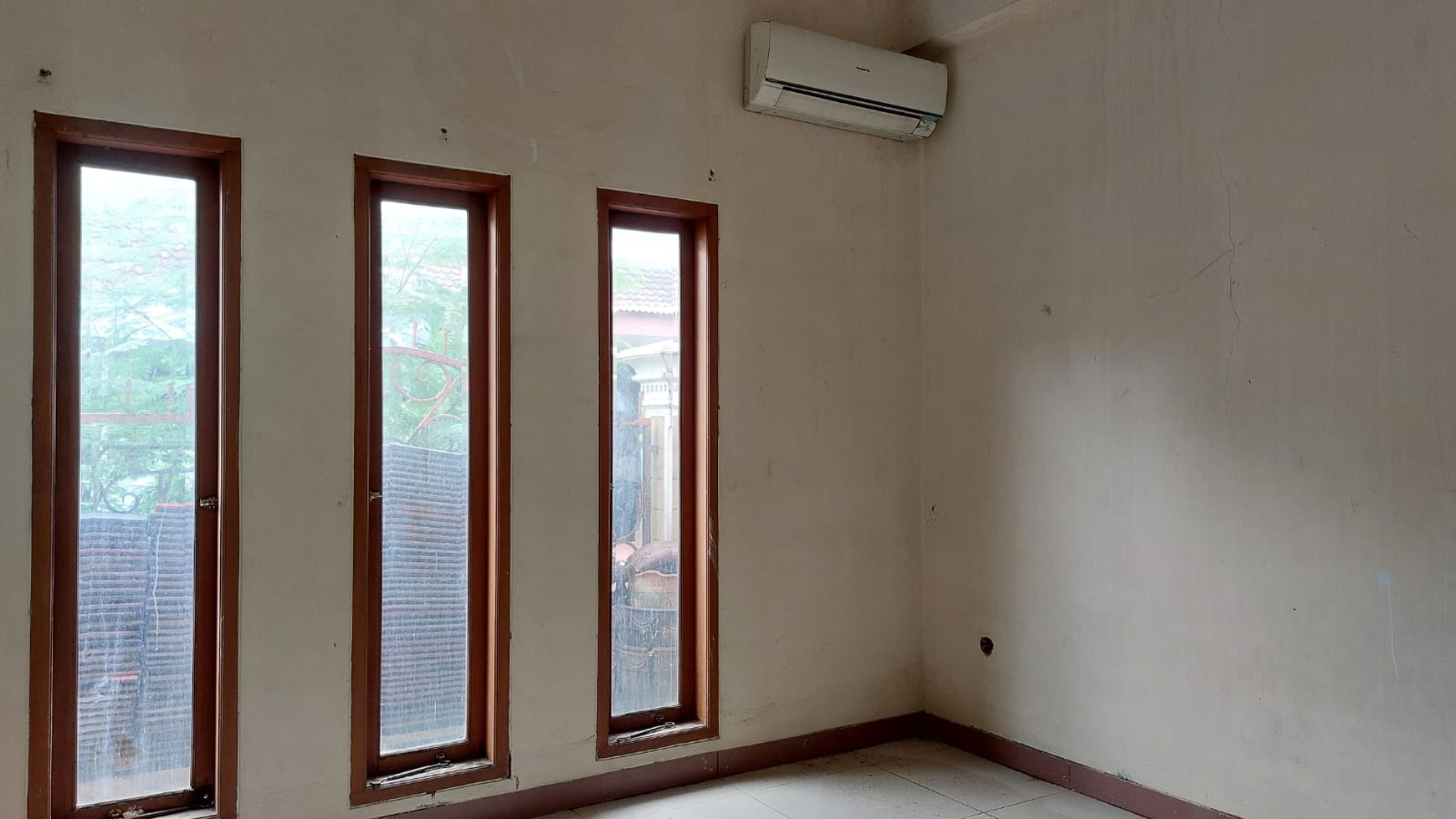 Dijual Cepat Rumah Hoek Harapan Baru, Bekasi Barat