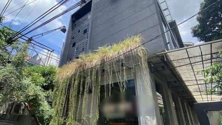 Ruko Gaya Industrial 3 Lantai Lokasi Strategis di Jalan Taman Siswa 