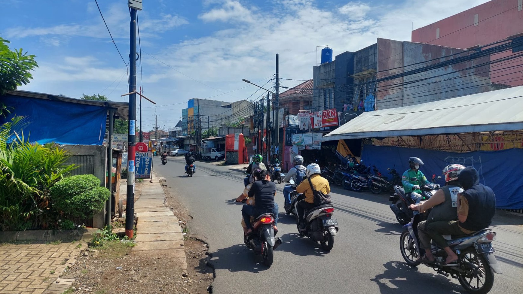 Tanah Pinggir Jalan Utama Jl. Cirendeu Raya