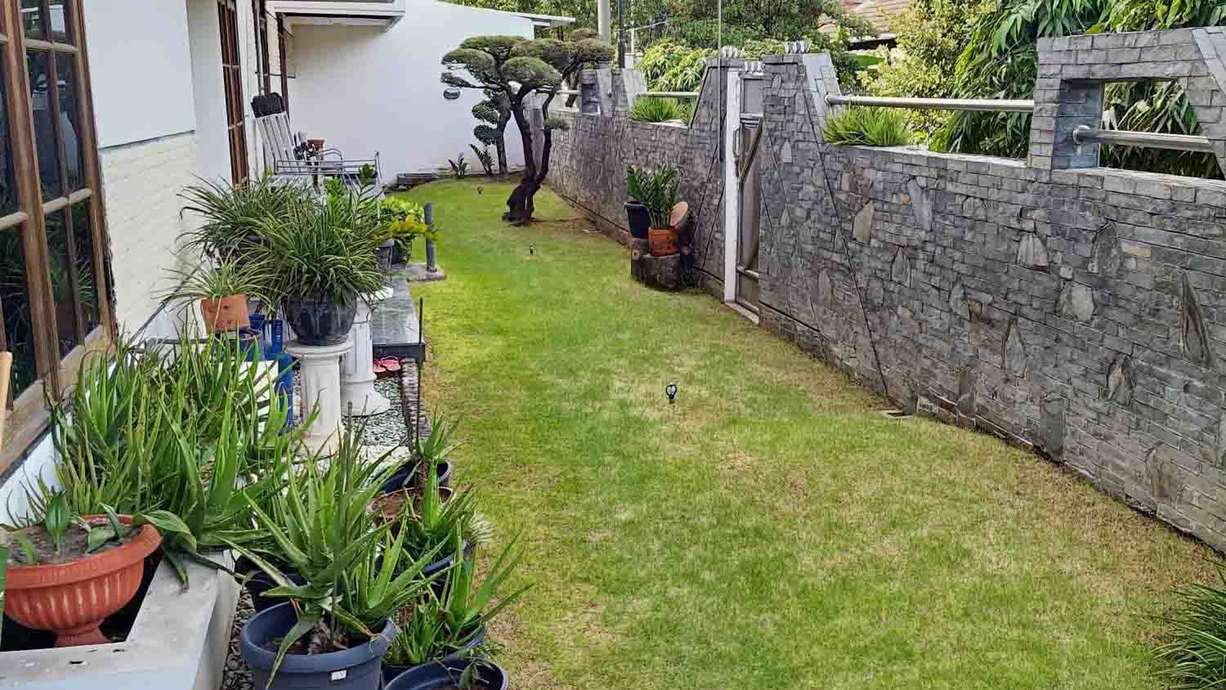 Rumah di Bendul Merisi Selatan, Hoek, Lux, Row Jalan Lebar 9 meter, Siap Huni