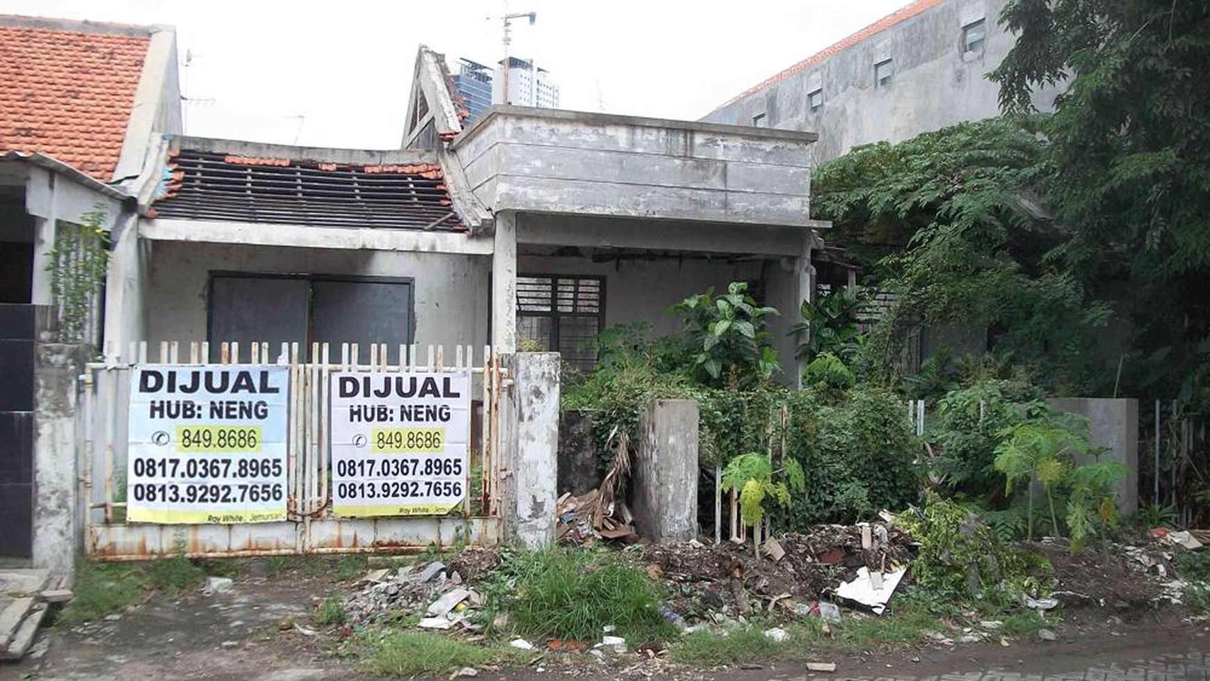 Jual Rumah Hitung Tanah !!! ukuran 13 x 25 m2, Row Jalan Depan Lebar + Paving