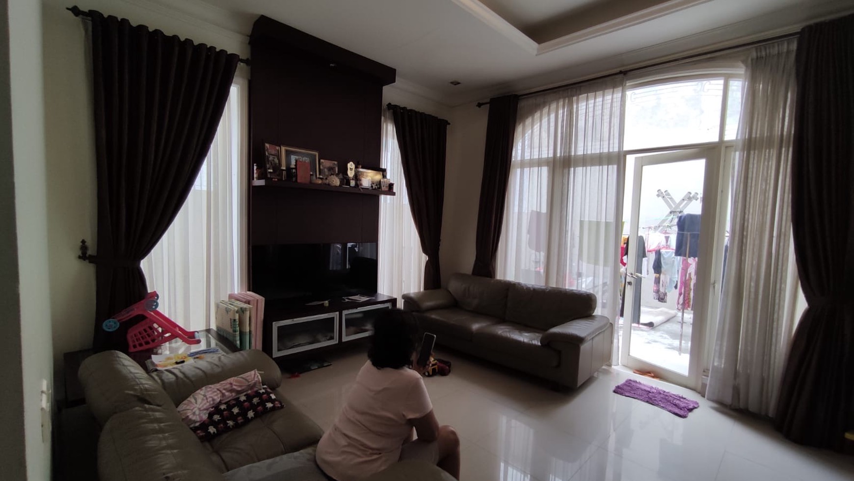 TURUN HARGA, Rumah Cantik di Les Belles Maisons Serpong