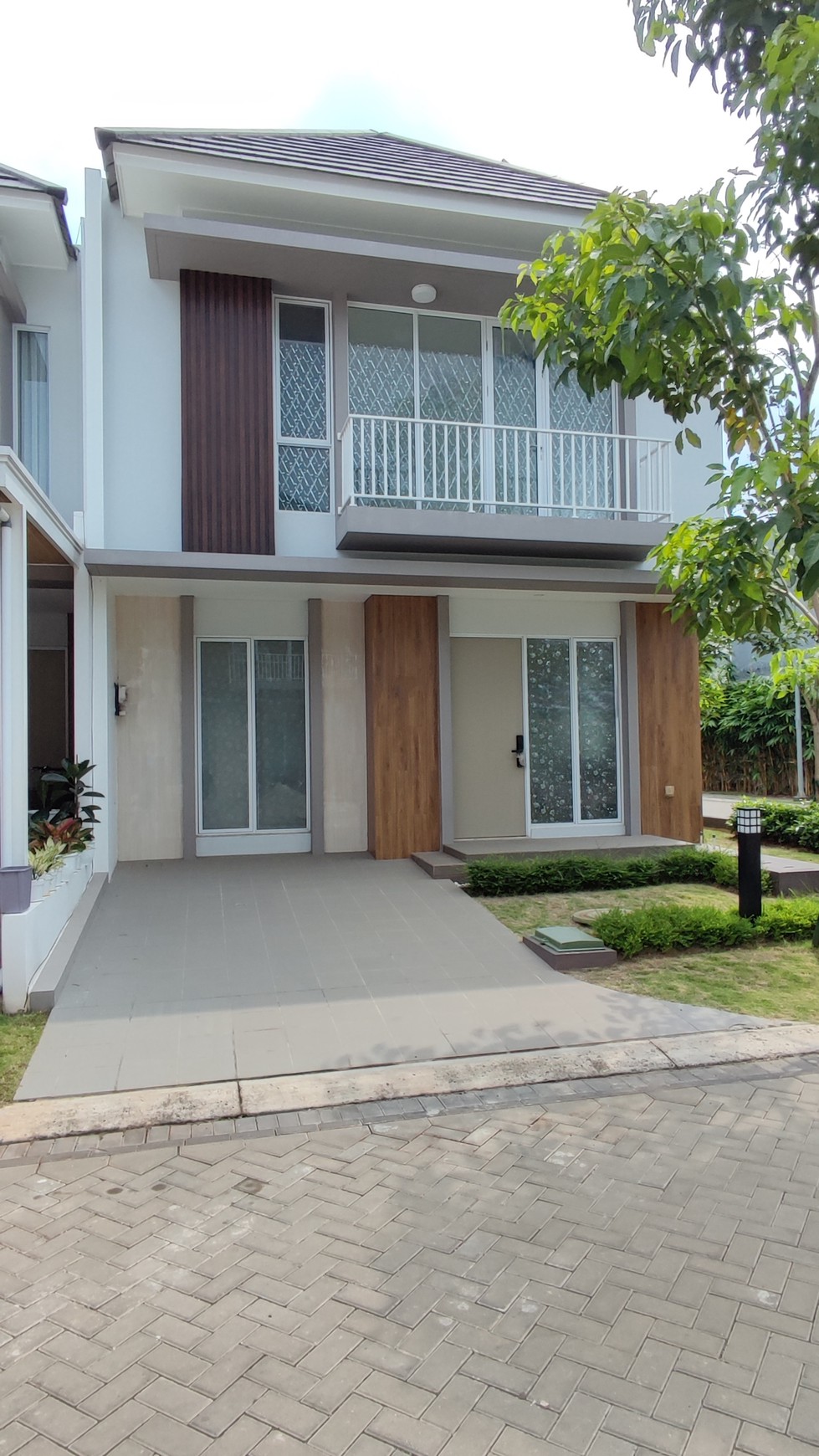 Flash Sale. Rumah bagus Nara Village, Gading Serpong