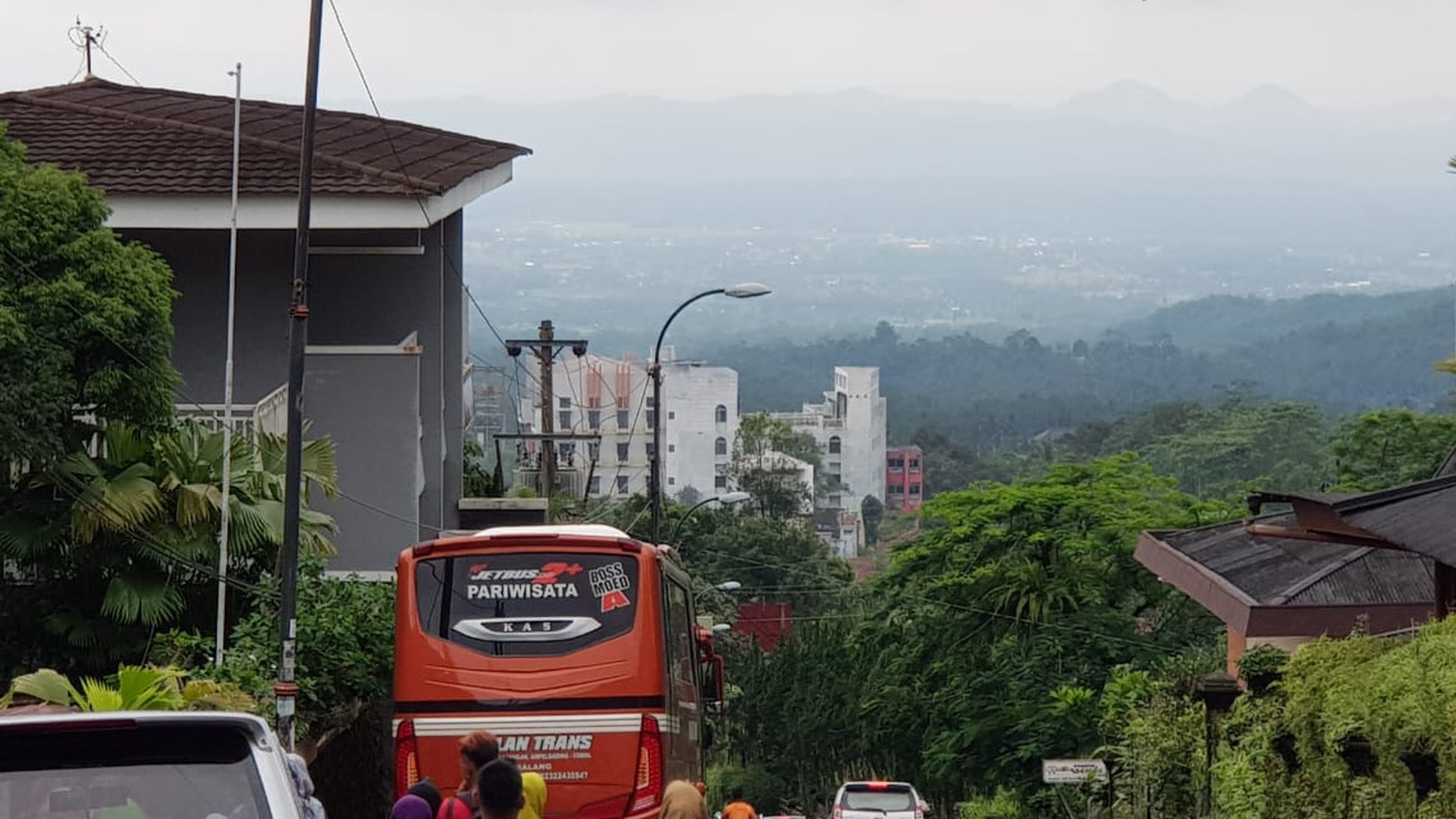 DIJUAL VILLA BATURADEN HITUNG TANAH LOKASI TERBAIK, VIEW KOTA / The Best Location Villa in Purwokerto FOR SALE