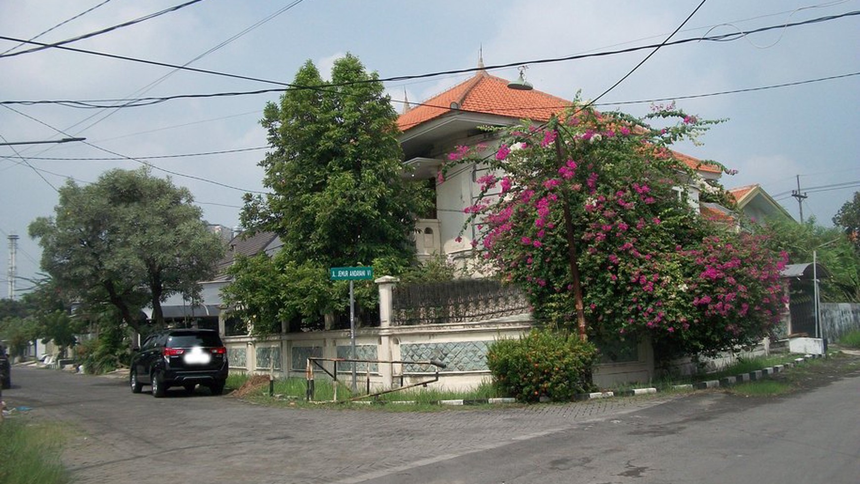 Rumah di Jemur Andayani Surabaya Selatan, Strategis Hook/Pojokan, Cocok untuk rumah tinggal/kantor - NH -