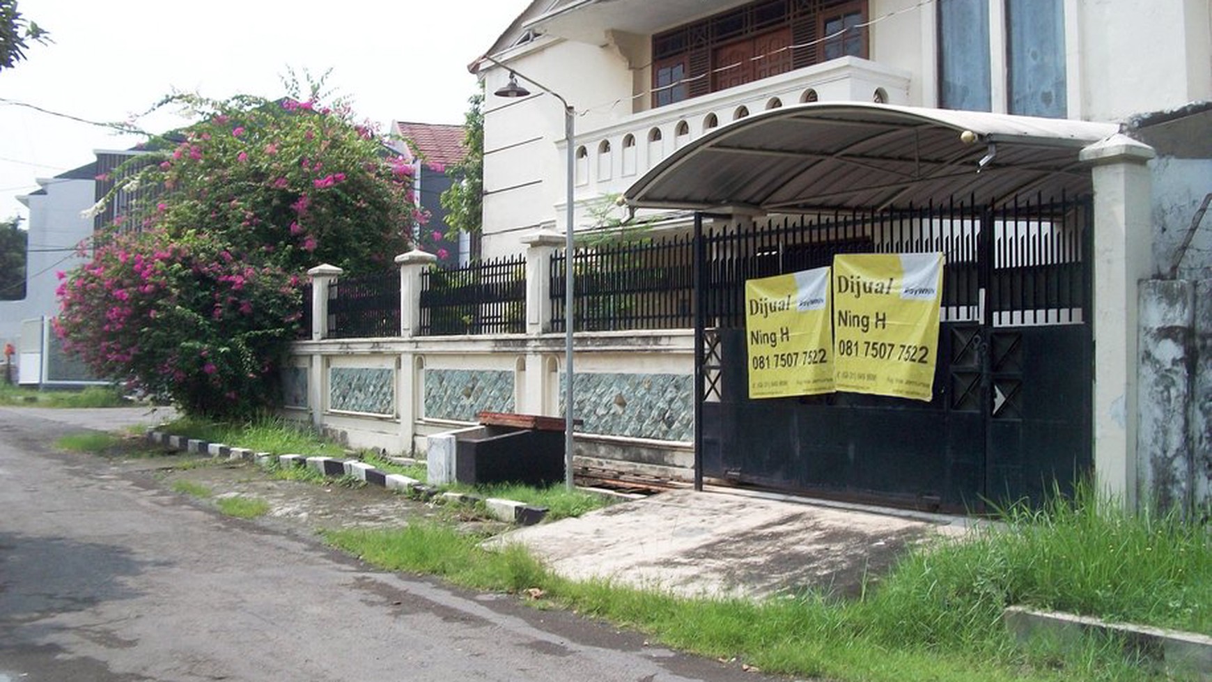 Rumah di Jemur Andayani Surabaya Selatan, Strategis Hook/Pojokan, Cocok untuk rumah tinggal/kantor - NH -