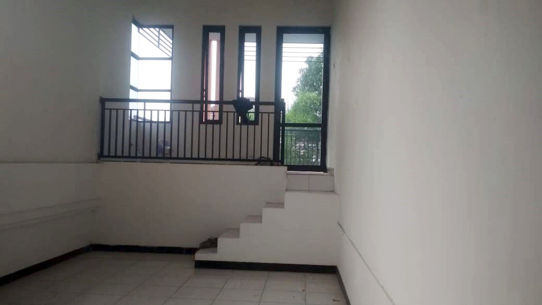 Rumah di Medokan Asri Barat Surabaya Timur, 1.5 Lantai, Minimalis, Siap Huni !!! - RI -