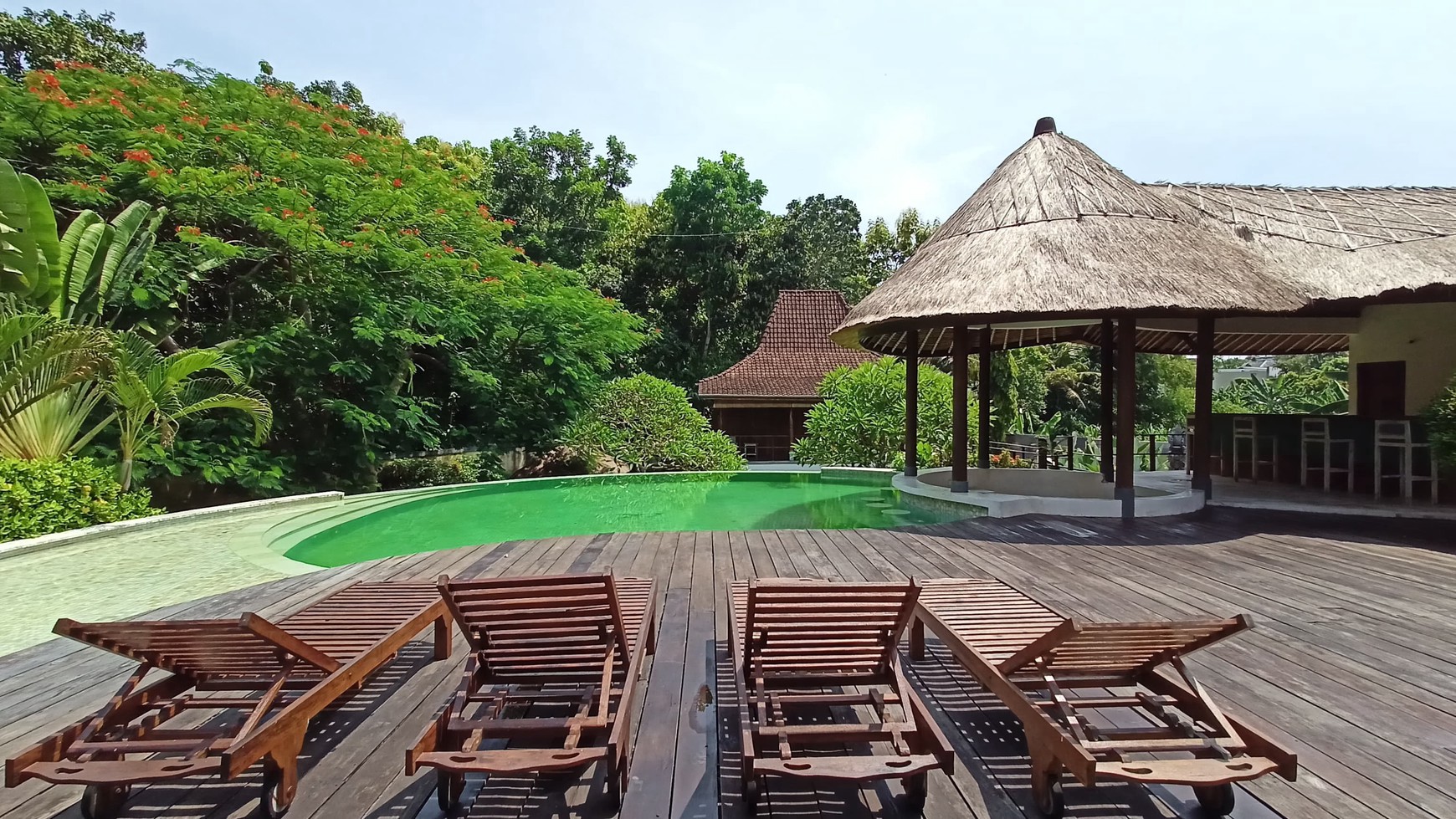 Freehold - Exquisite Oasis Luxurious 6-Bedroom Villa with Pool in Canggu