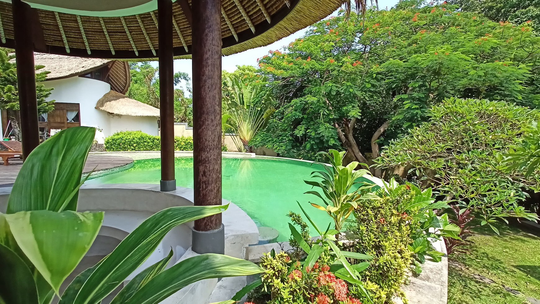 Freehold - Exquisite Oasis Luxurious 6-Bedroom Villa with Pool in Canggu