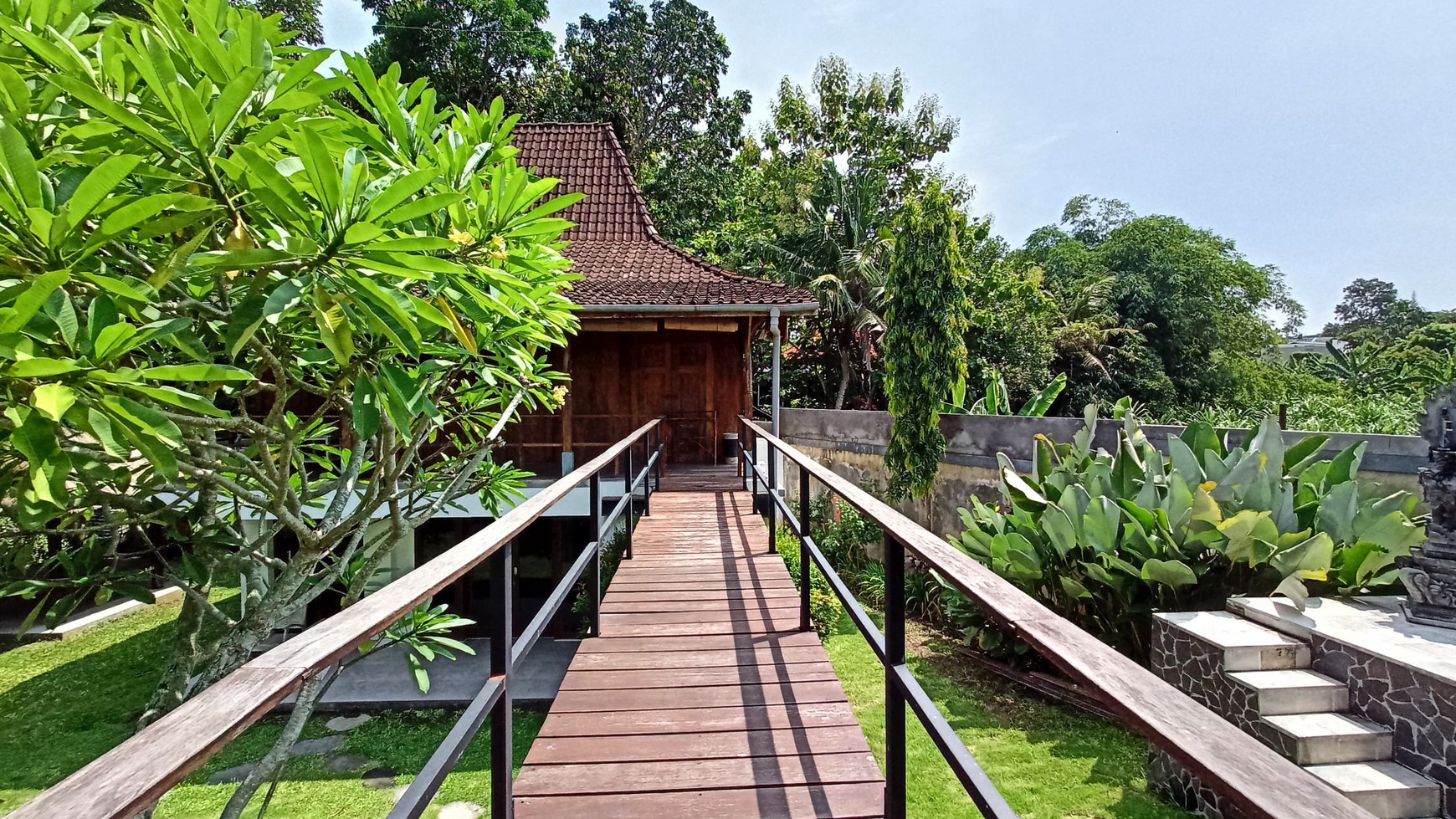 Freehold - Exquisite Oasis Luxurious 6-Bedroom Villa with Pool in Canggu