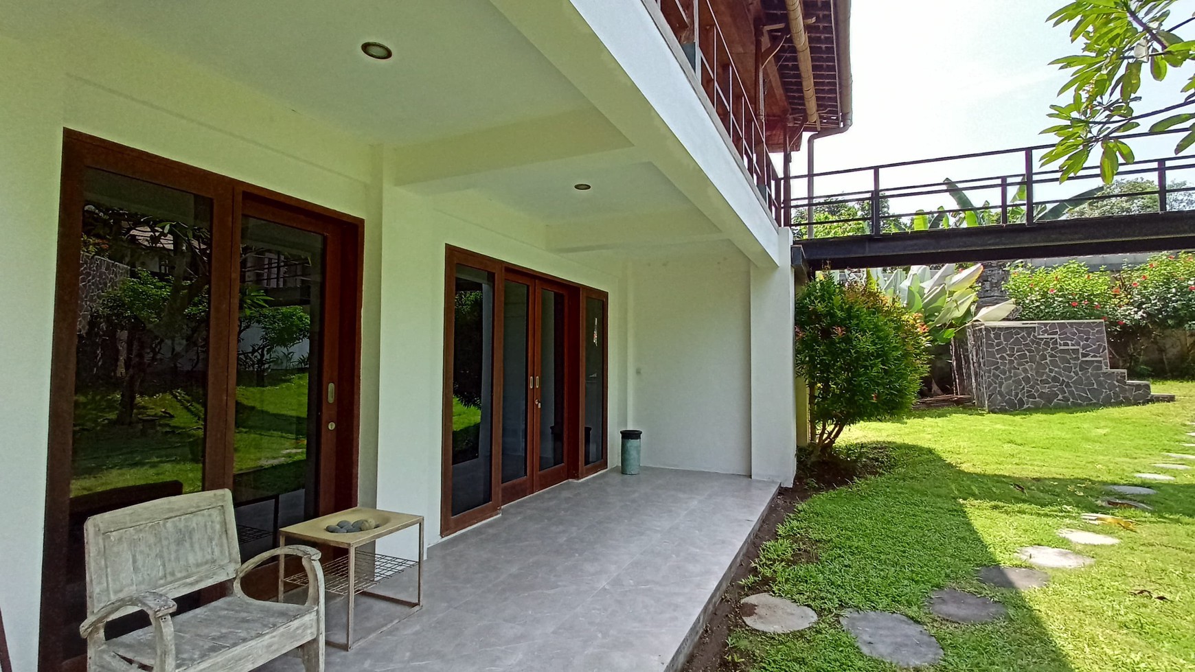 Freehold - Exquisite Oasis Luxurious 6-Bedroom Villa with Pool in Canggu