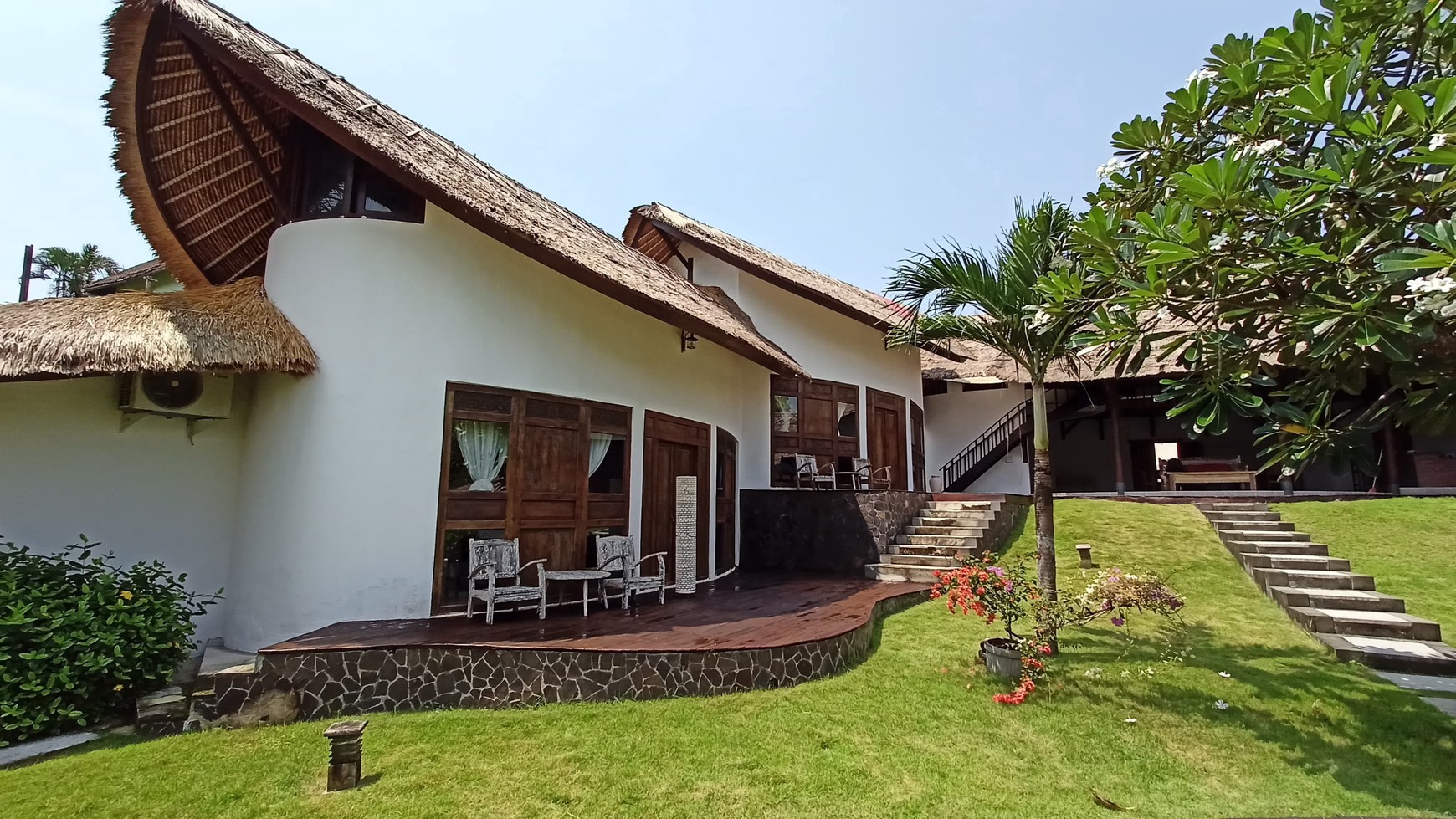 Freehold - Exquisite Oasis Luxurious 6-Bedroom Villa with Pool in Canggu