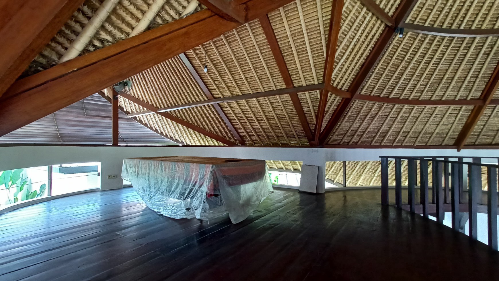 Freehold - Exquisite Oasis Luxurious 6-Bedroom Villa with Pool in Canggu