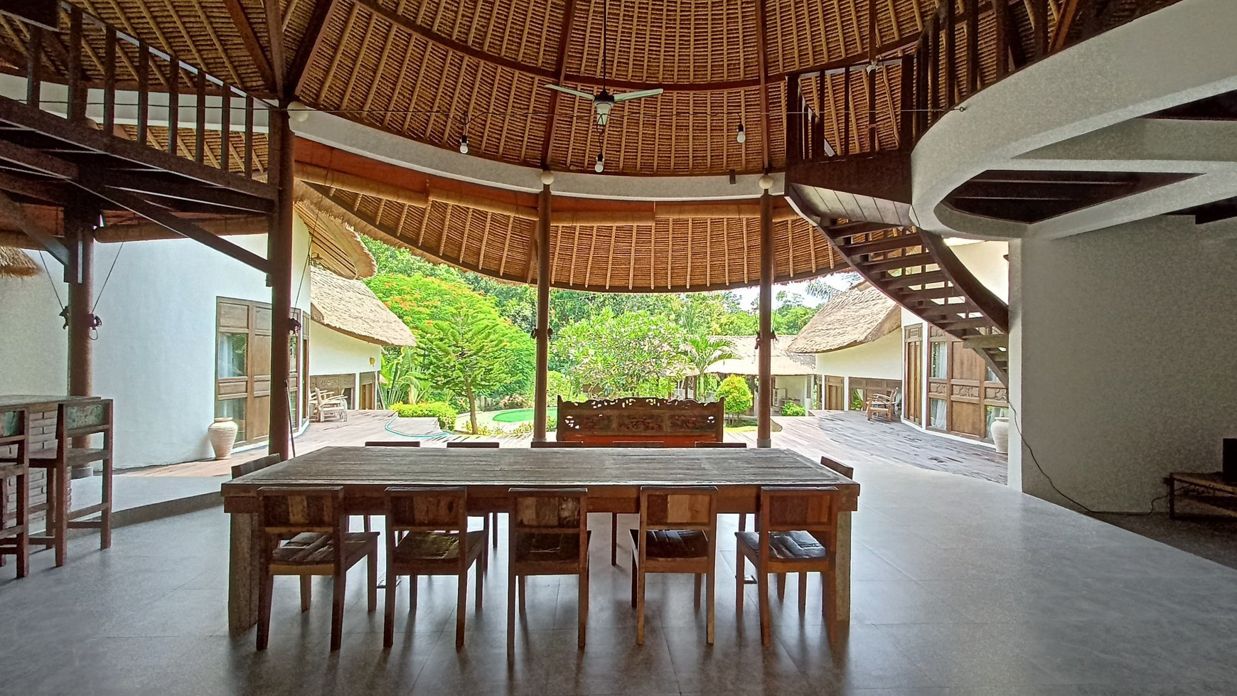 Freehold - Exquisite Oasis Luxurious 6-Bedroom Villa with Pool in Canggu