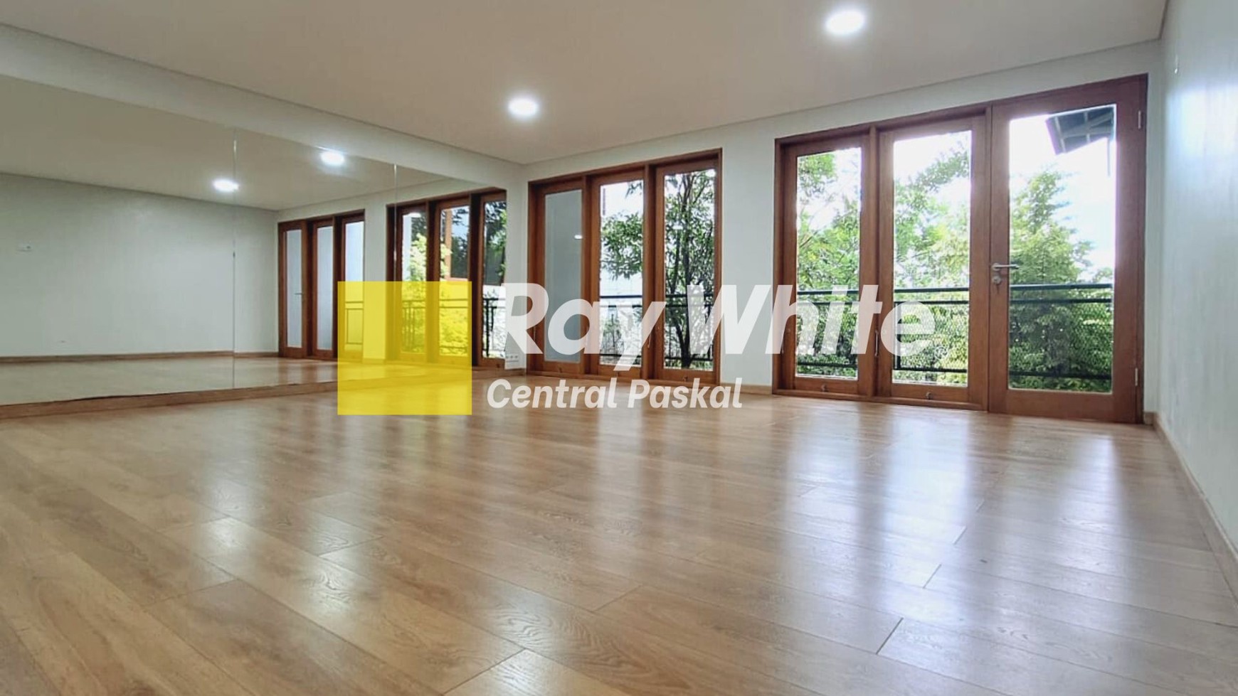 Rumah Villa Cantik Fully Furnished di Area Dago Resort Kota Bandung