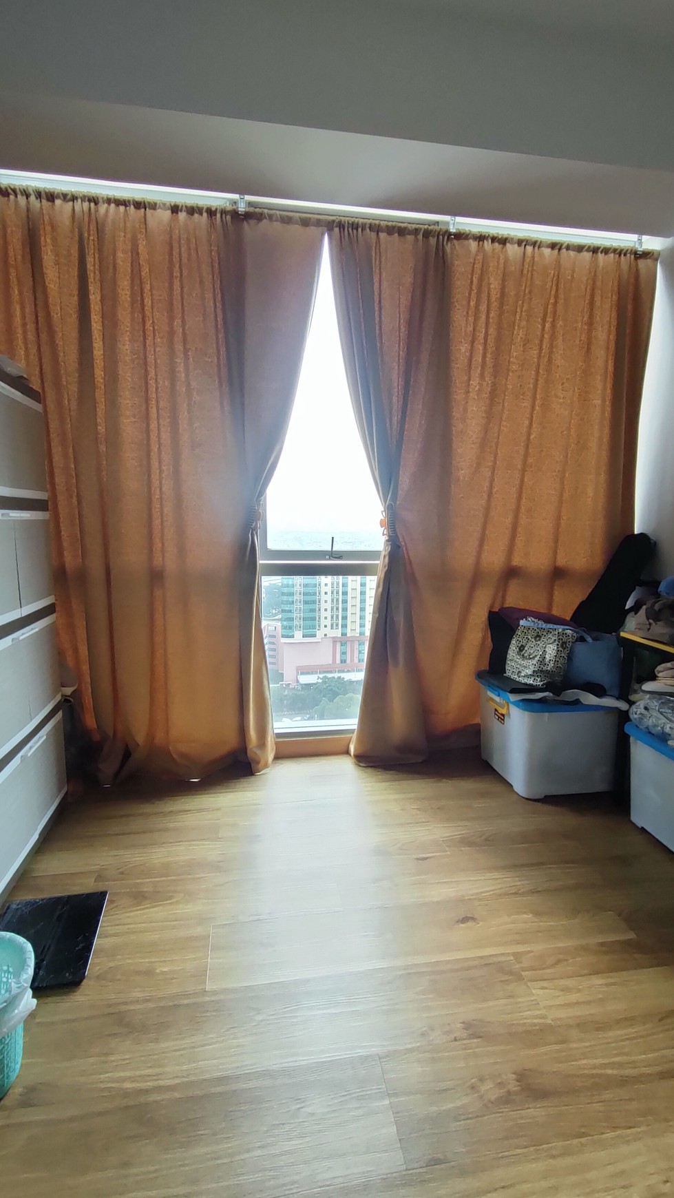 Apartemen Holland Village, 4 Bedroom, 3 bedroom, luas : 163m2, Unfurnished, city view