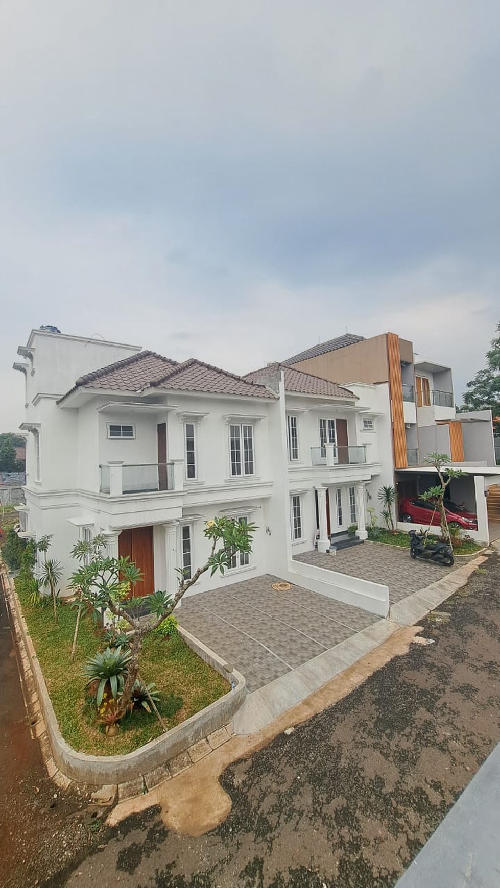 FOR SALE
TOWN HOUSE MEWAH ASRI & NYAMAN
BRAND NEW HOUSE EKSKLUSIF, ASRI, NYAMAN & TENANG DALAM CLUSTER
Di Pejaten Barat, Jakarta Selatan