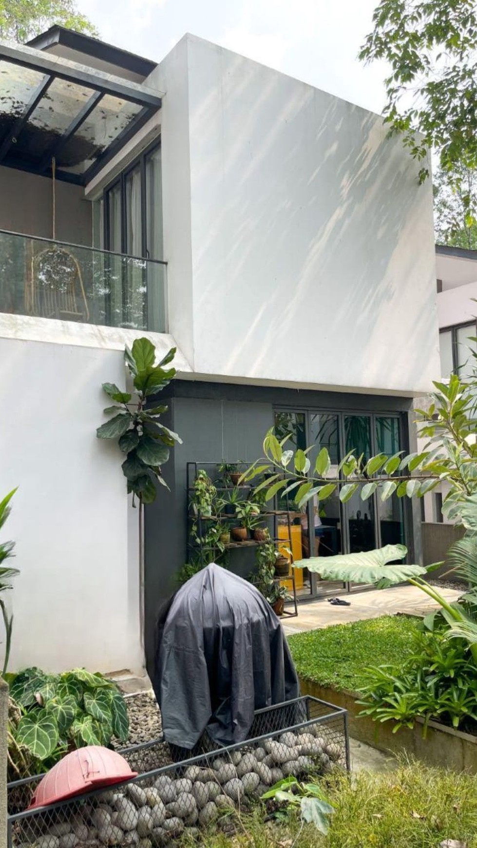 MODERN HOUSE DESIGNED BY ANDRAMATIN, LIMO, DEPOK #CH