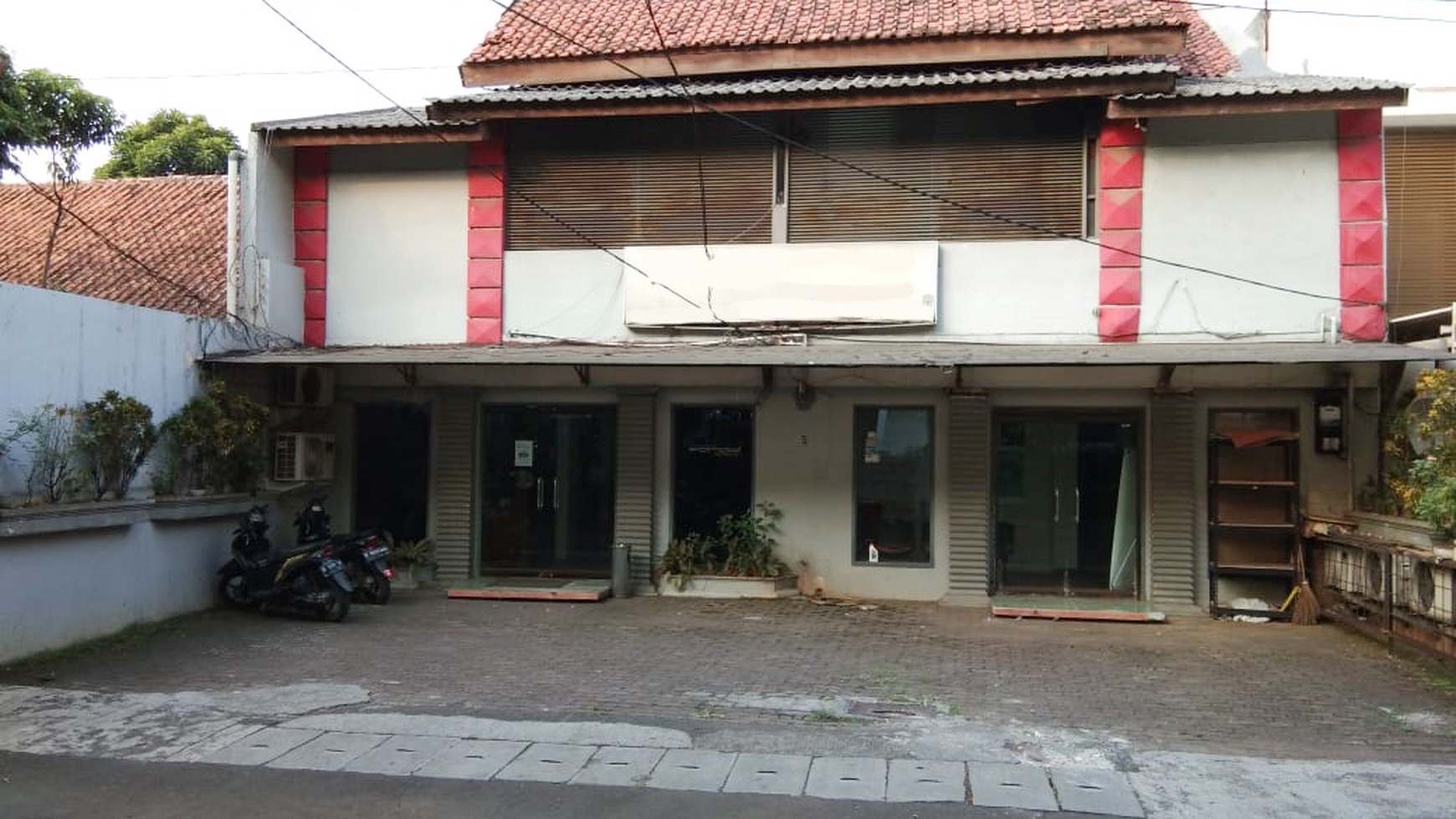 DIJUAL RUMAH JALAN DHARMAWANGSA KEBAYORAN BARU JAKARTA SELATAN 