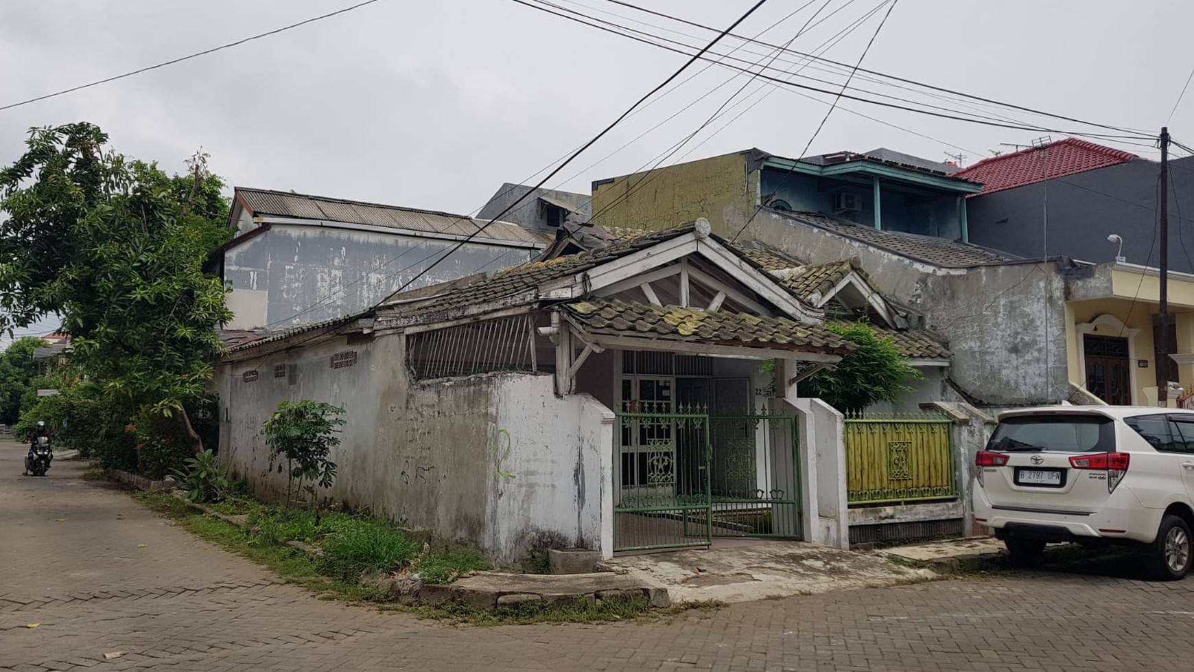 Rumah SHM Hoek Hitung Tanah di Harapan Indah Bekasi