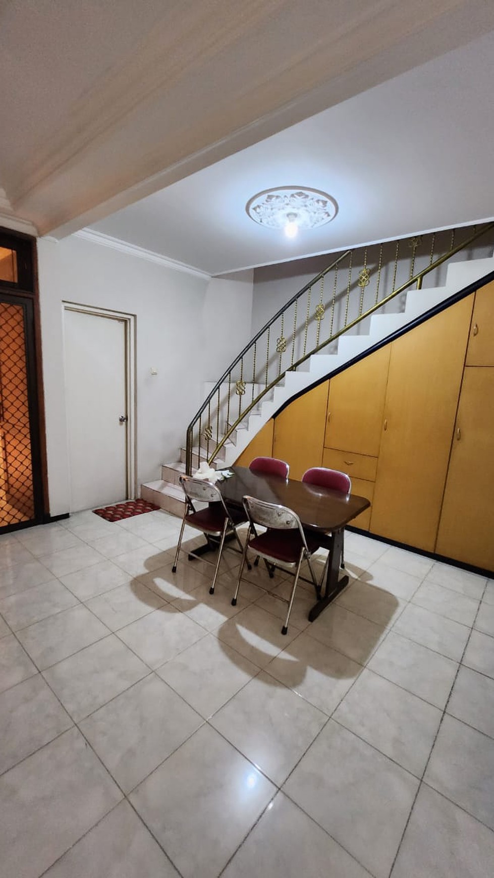 Dijual Rumah 2 Lantai  + Balkony ATAS Luas  Villa Valensia-Pakuwon Indah (Surabaya Barat) Fresh Cantik Terawat