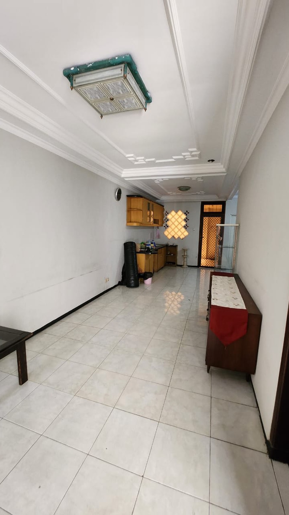 Dijual Rumah 2 Lantai  + Balkony ATAS Luas  Villa Valensia-Pakuwon Indah (Surabaya Barat) Fresh Cantik Terawat