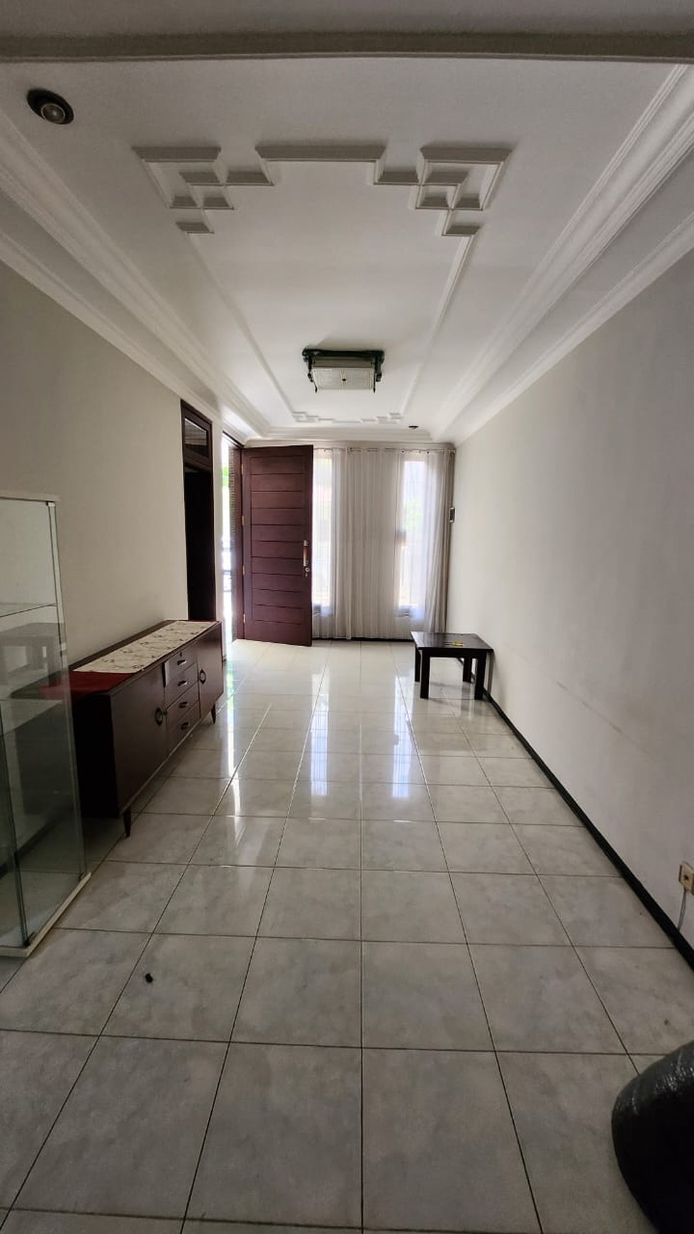 Dijual Rumah 2 Lantai  + Balkony ATAS Luas  Villa Valensia-Pakuwon Indah (Surabaya Barat) Fresh Cantik Terawat