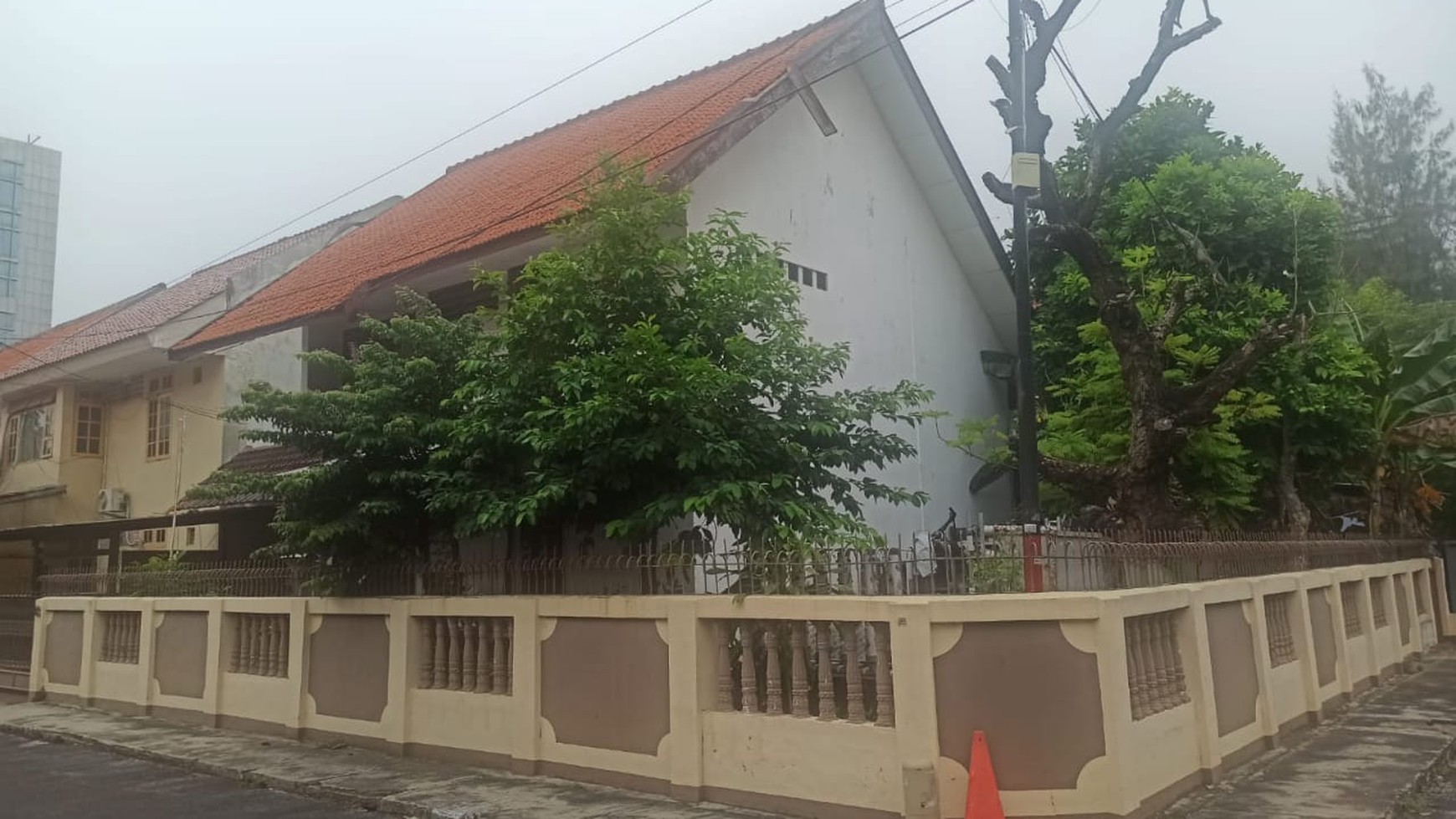 Rumah Hook Lokasi Strategis dengan Lingkungan Asri @Cempaka Putih