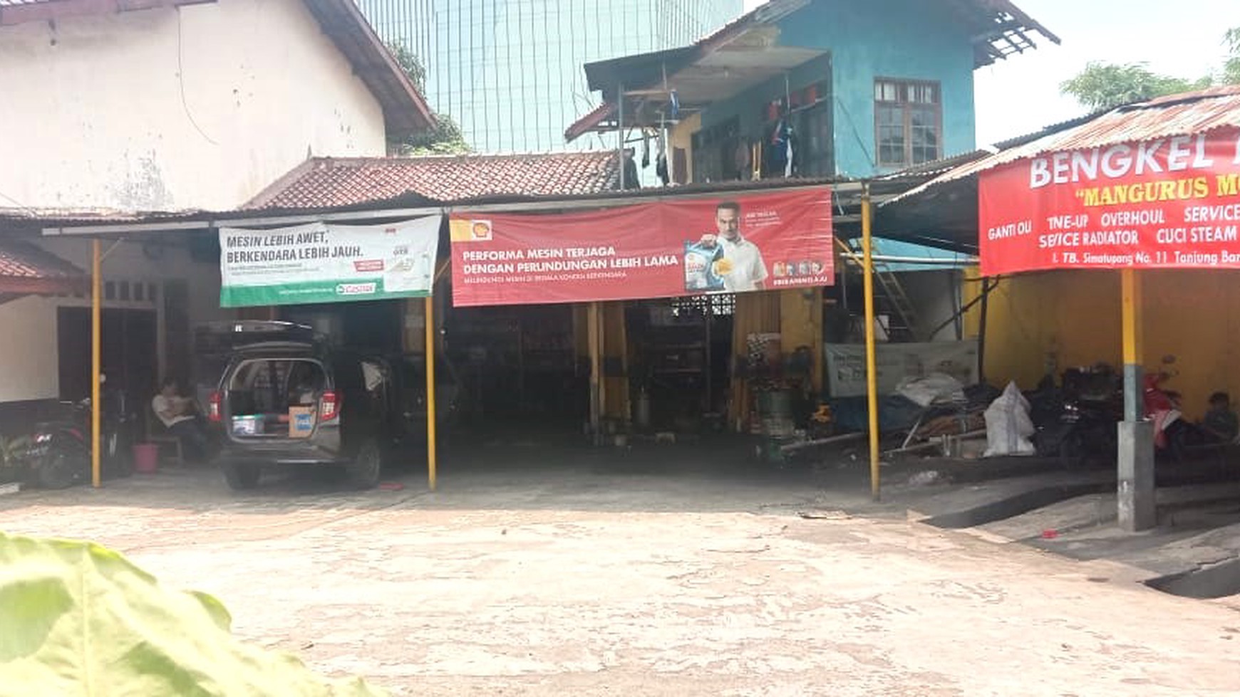 Rumah dan tempat usaha  cocok untuk kantor ,Bengkel di Simatupang Jakarta Selatan