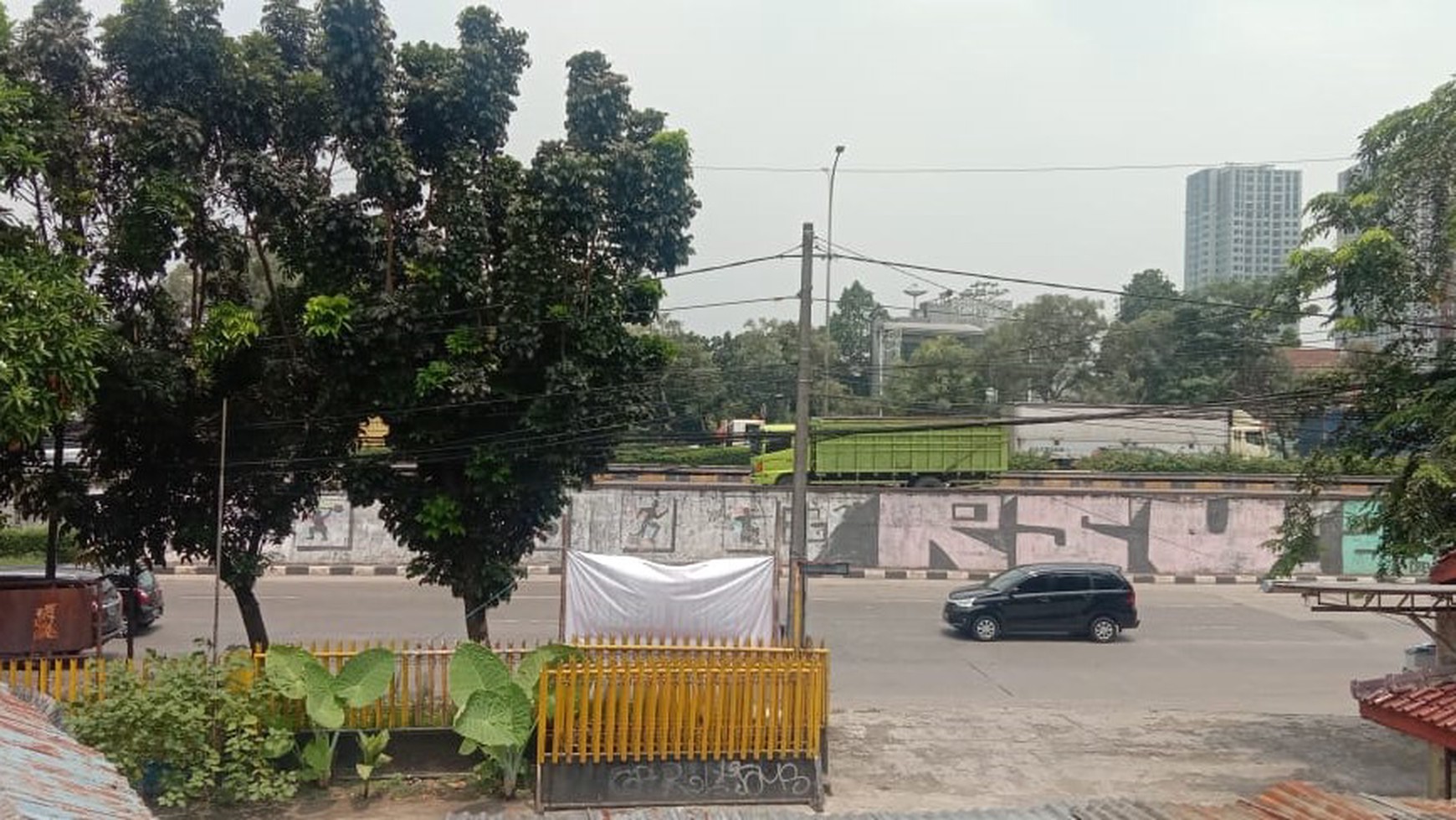 Rumah dan tempat usaha  cocok untuk kantor ,Bengkel di Simatupang Jakarta Selatan