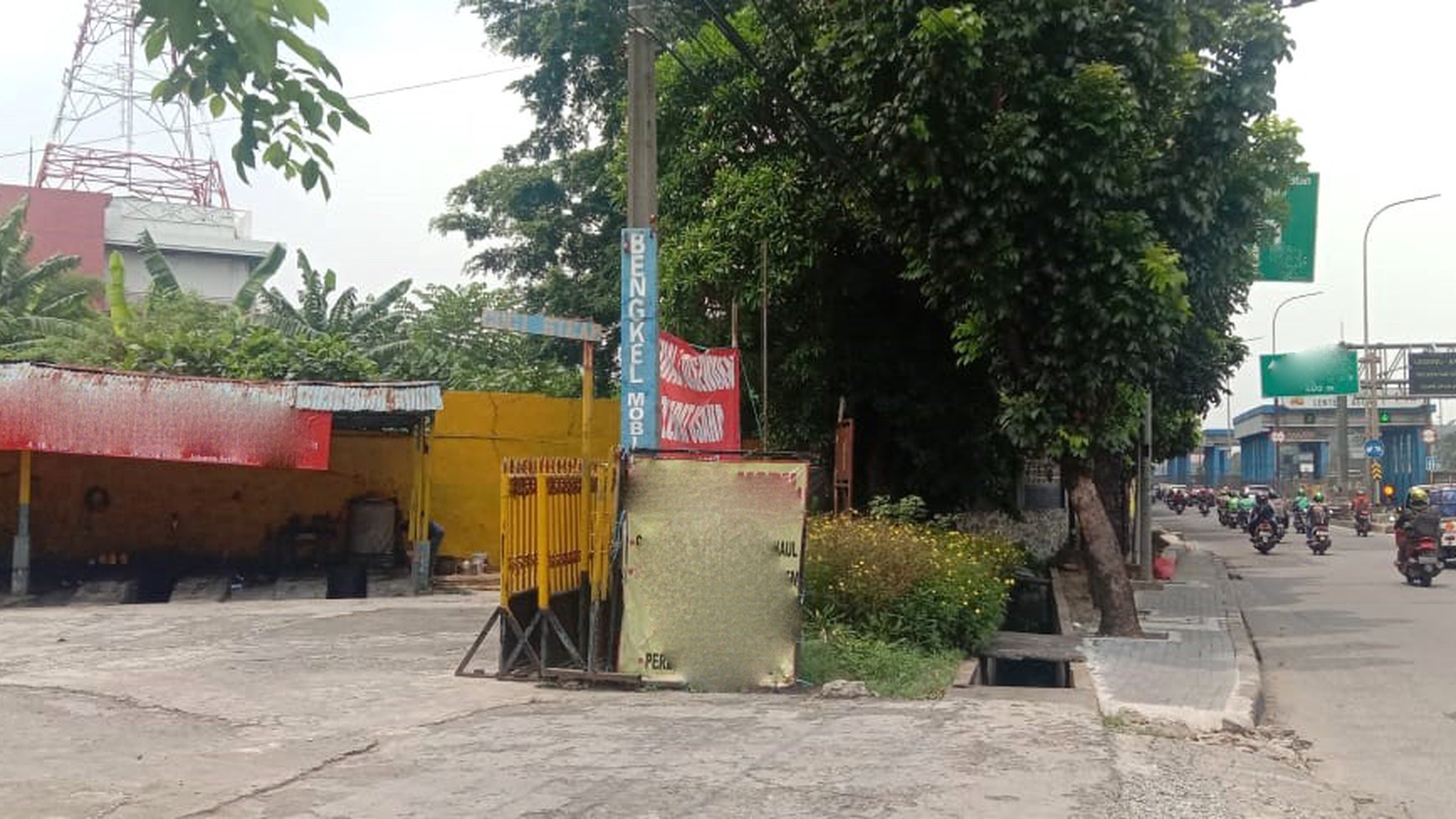 Rumah dan tempat usaha  cocok untuk kantor ,Bengkel di Simatupang Jakarta Selatan