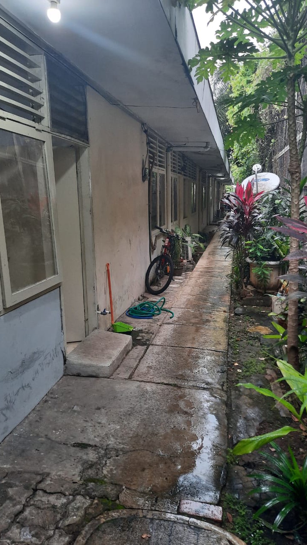 Rumah lama , area petukangan Ciledug Jakarta Selatan