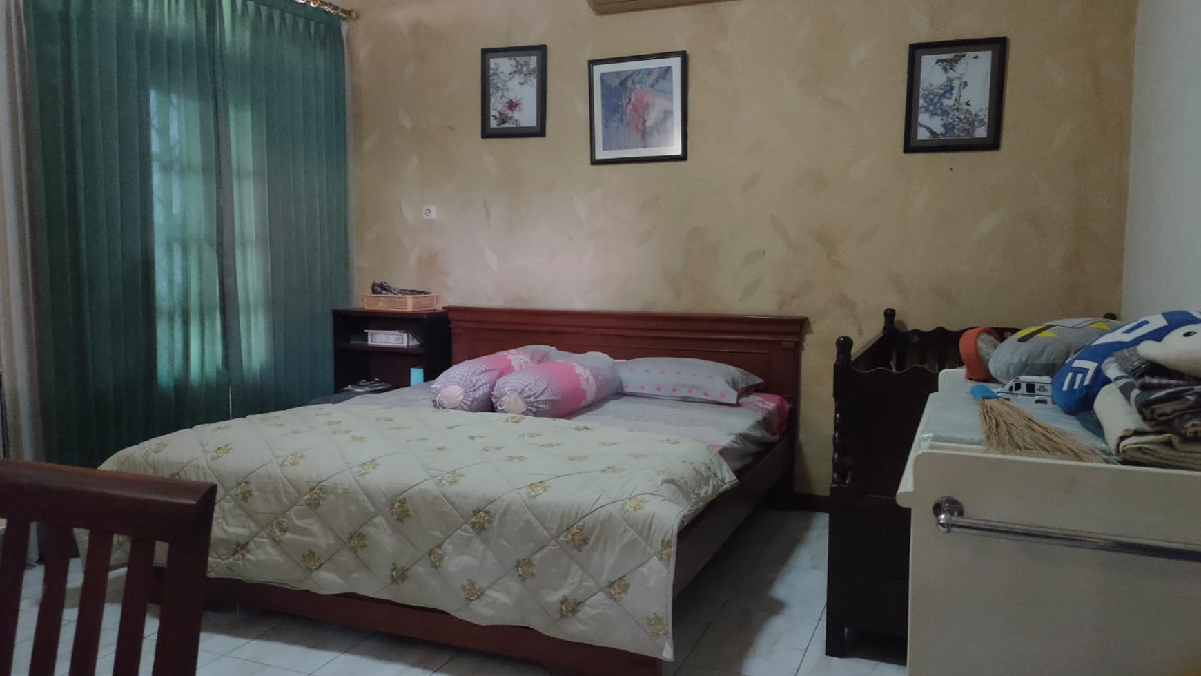 Dijual Rumah Besar, Cantik, Terawat, di Jemur Andayani Surabaya dekat Jalan Ahmad Yani