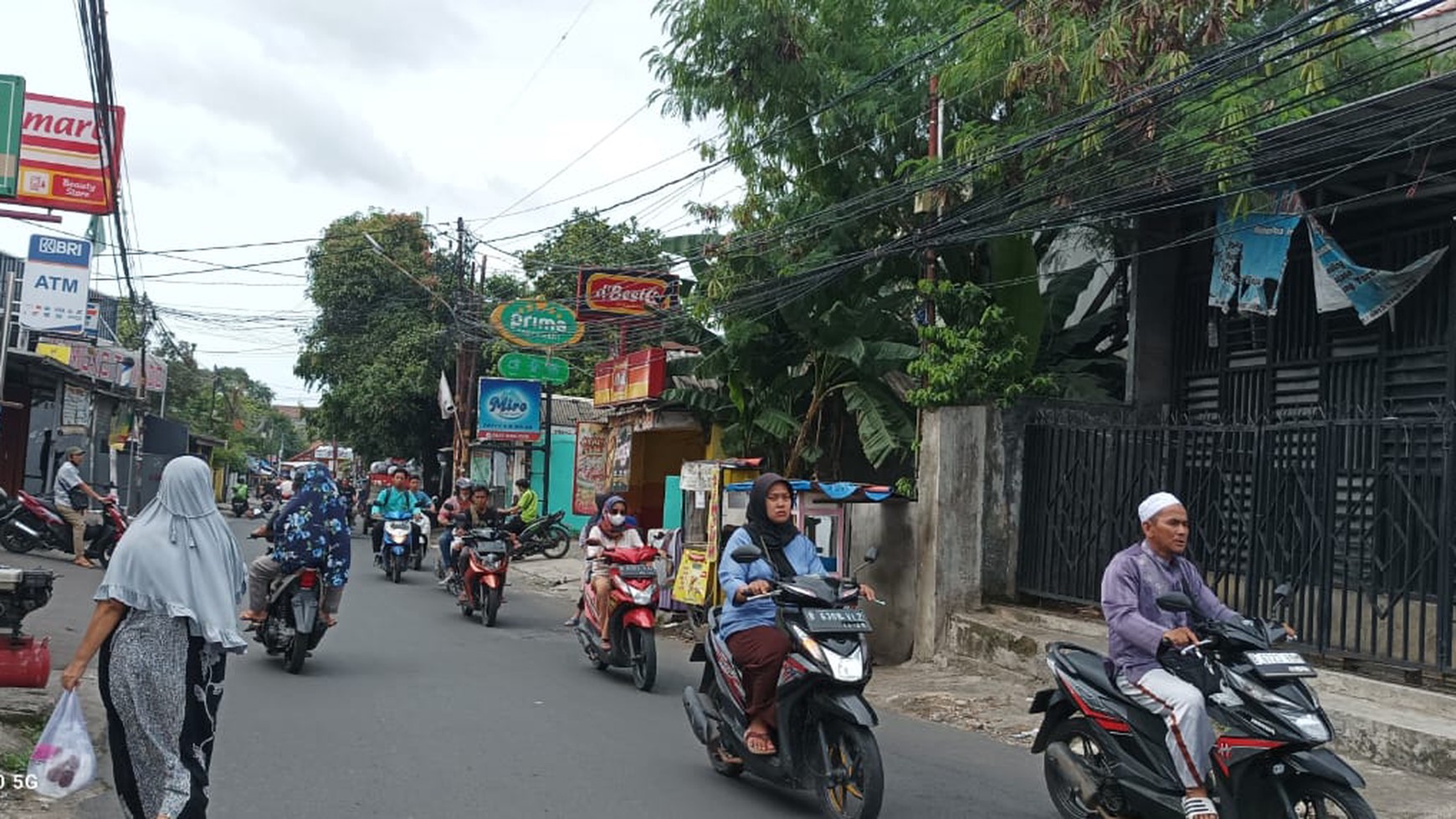 Rumah 2 lantai, pinggir jalan raya, sejajar pertokoan Textile di Cipadu Jaya, Tangerang. 