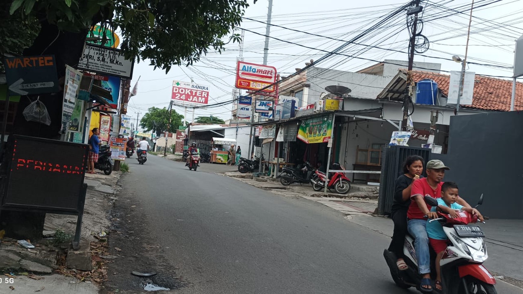 Rumah 2 lantai, pinggir jalan raya, sejajar pertokoan Textile di Cipadu Jaya, Tangerang. 