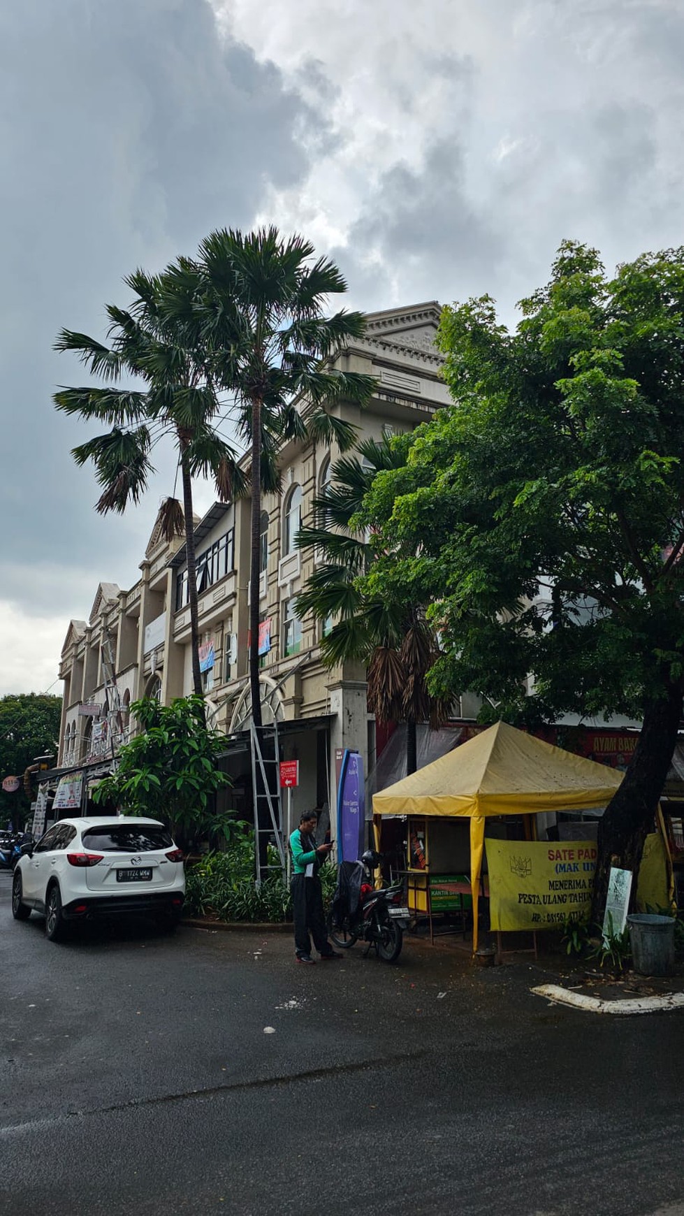 Ruko 3 Lantai hoek langsung tersewa di Grand Galaxi City, Bekasi Selatan.