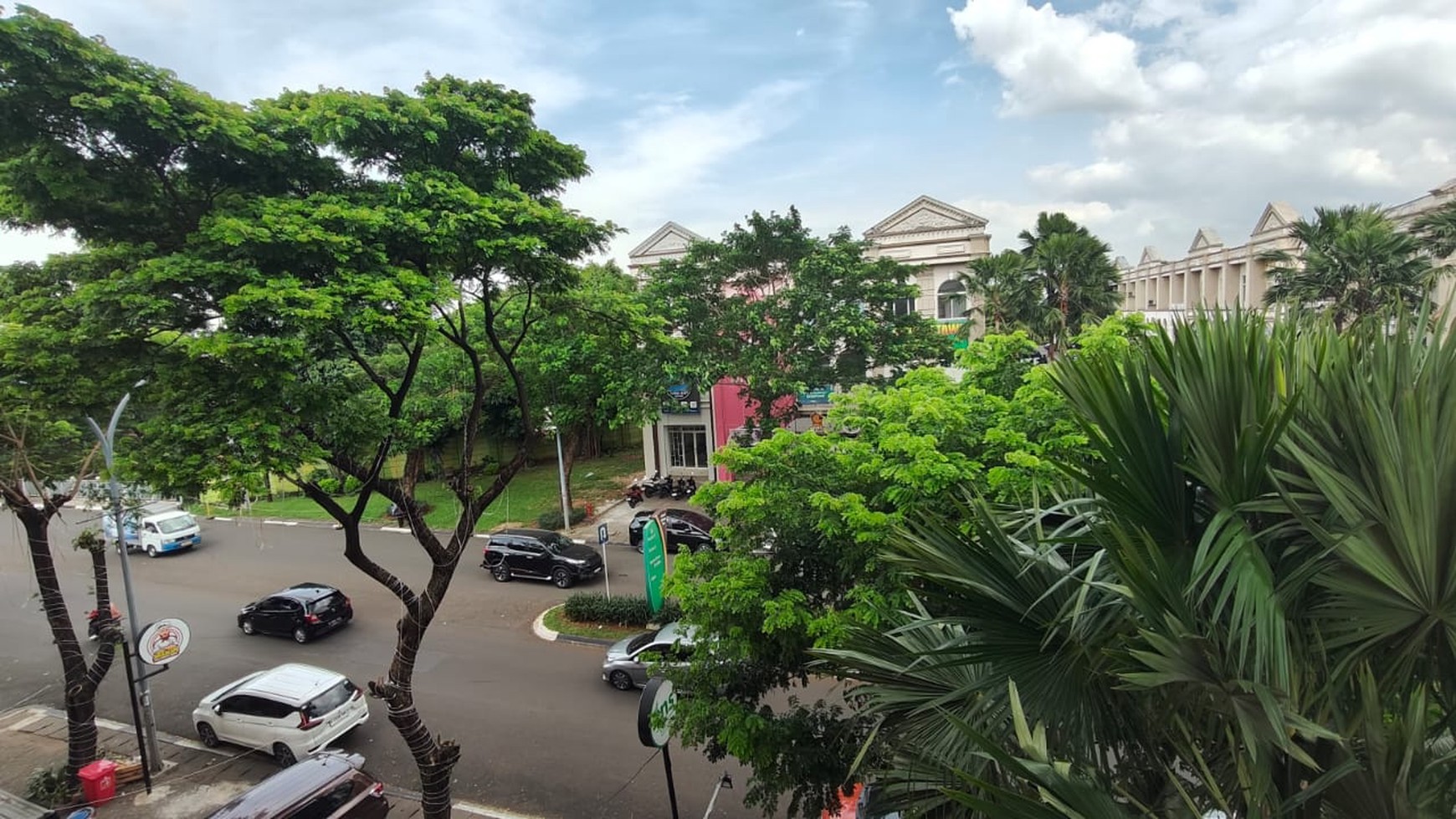 Ruko 3 Lantai hoek langsung tersewa di Grand Galaxi City, Bekasi Selatan.