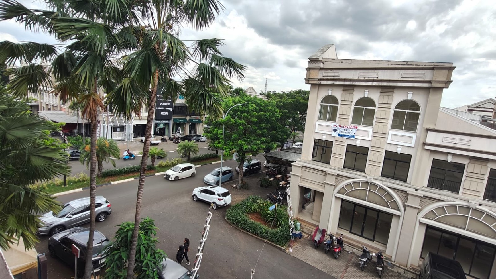 Ruko 3 Lantai hoek langsung tersewa di Grand Galaxi City, Bekasi Selatan.