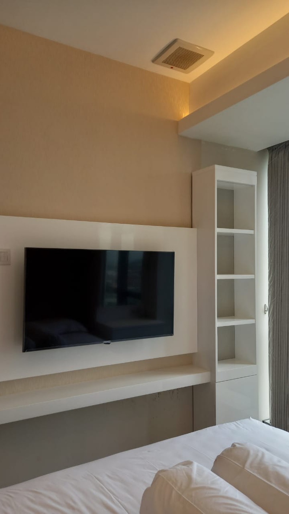 Disewakan Unit One Bedroom Apartemen Grand Sungkono Lagoon Dekat Tol Satelit dan Lave Mall Surabaya