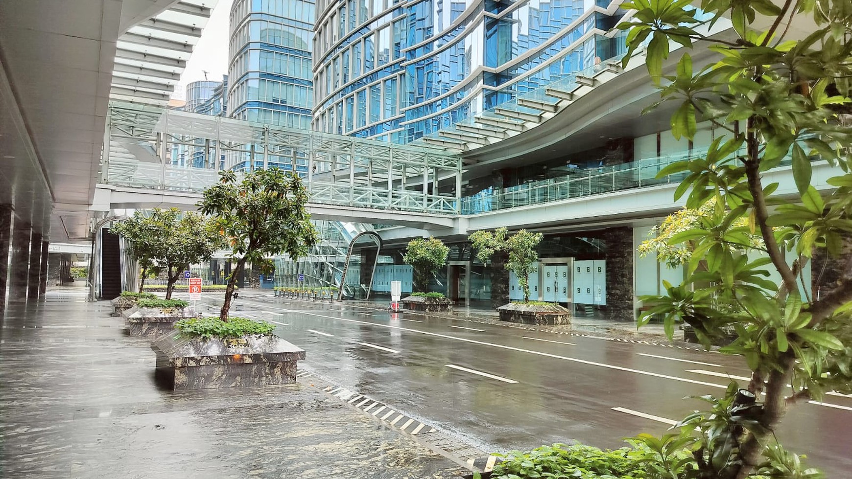 Gedung Landmark Pluit  13 Lantai 5.767,5 m2 Hook Lokasi Premium di  Penjaringan Jakarta Utara