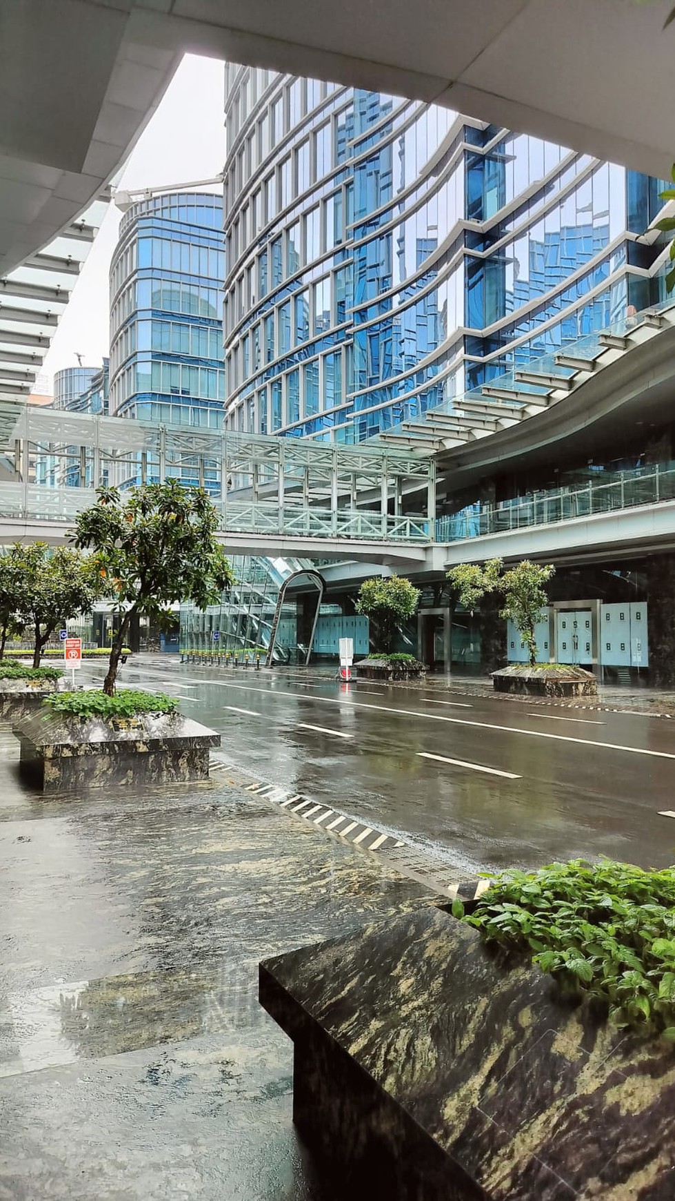 Gedung Landmark Pluit  13 Lantai 5.767,5 m2 Hook Lokasi Premium di  Penjaringan Jakarta Utara