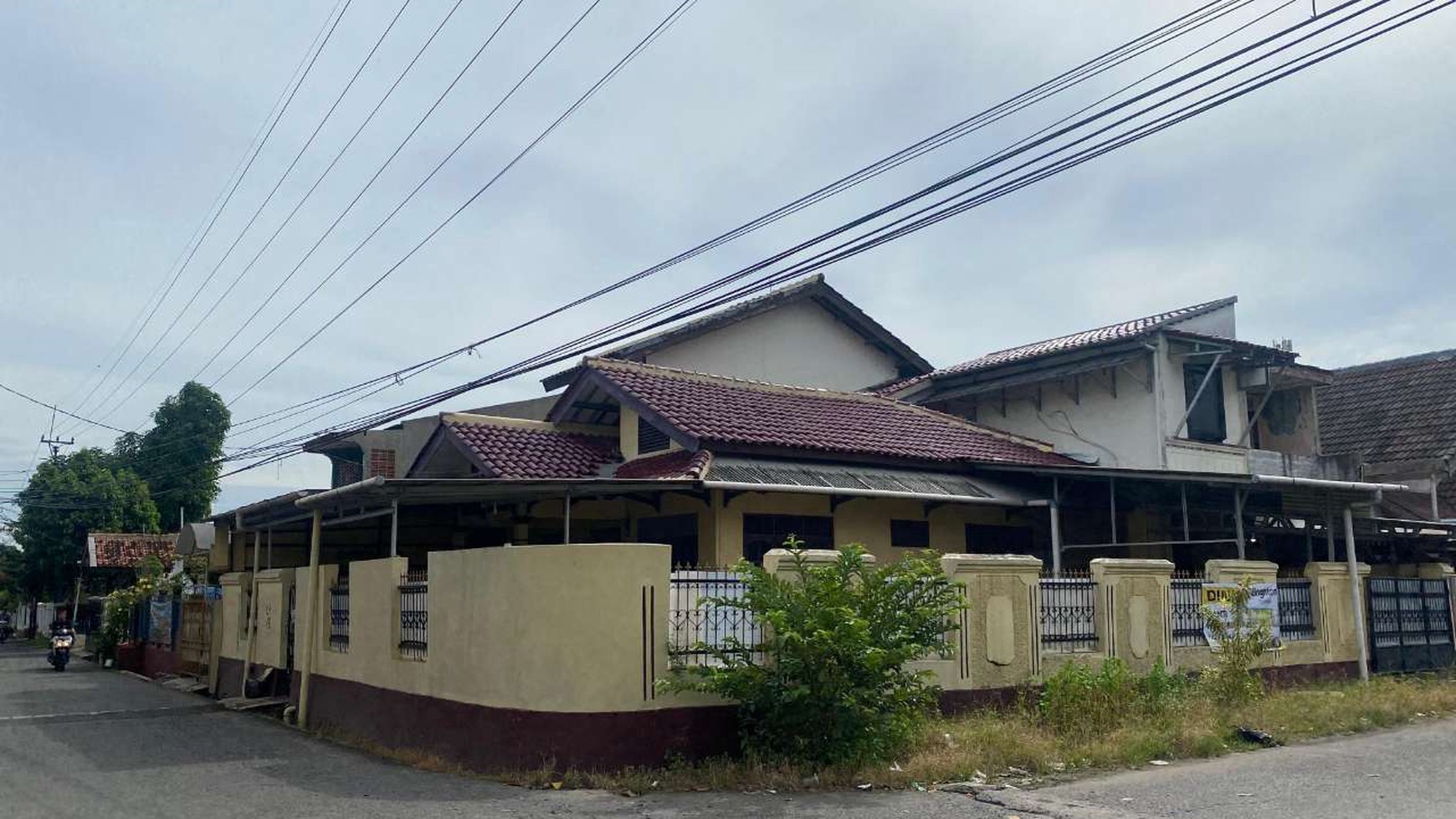 RUMAH ASRI POSISI HOOK DI TAPOS DEPOK