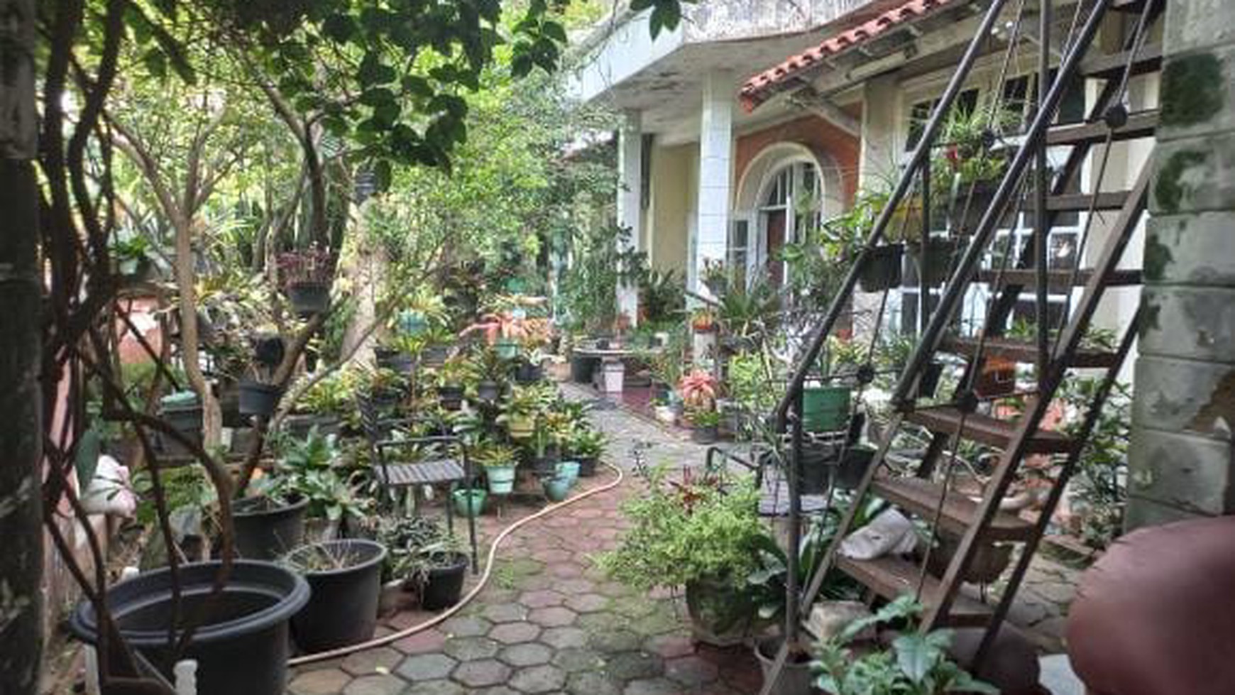 Rumah dengan lahan luas di Bukit Permai Cibubur