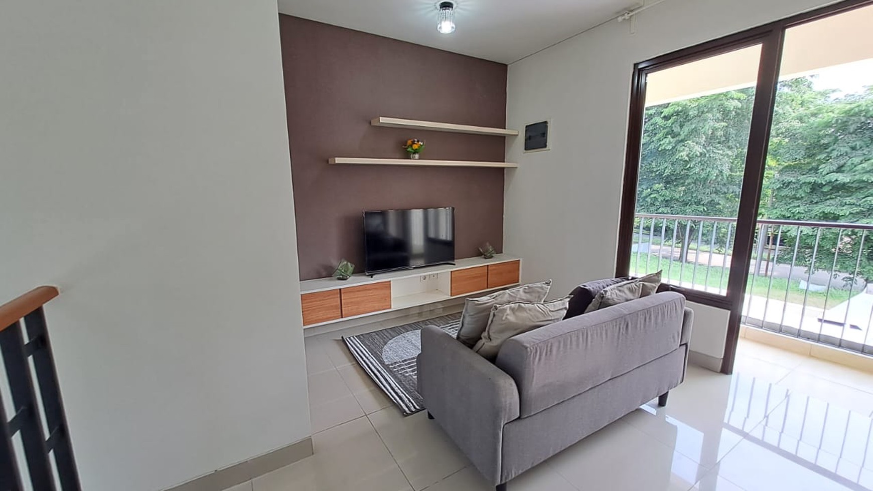 RUMAH BAGUS FULL FURNISHED SIAP HUNI DI TAMAN SIMPRUK FOREST GREEN LIPPO CIKARANG