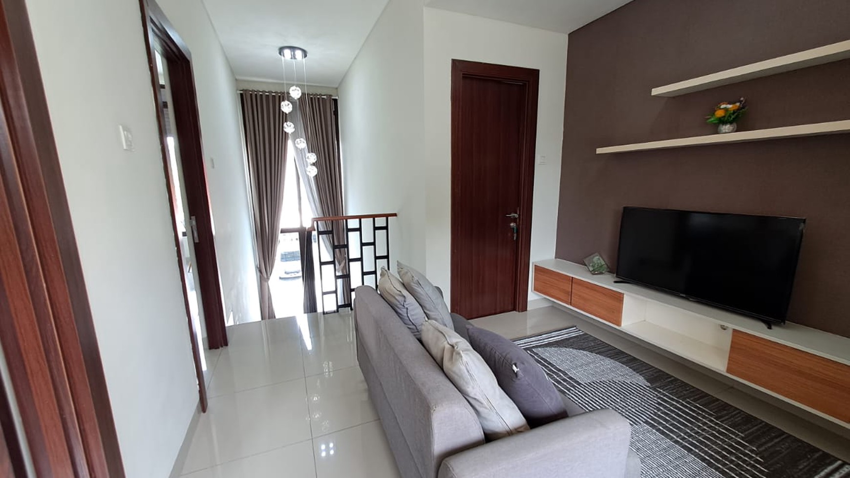 RUMAH BAGUS FULL FURNISHED SIAP HUNI DI TAMAN SIMPRUK FOREST GREEN LIPPO CIKARANG