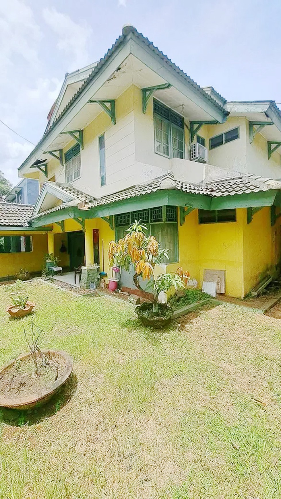 Rumah Hoek di Bintaro Sektor 9, halaman luas cck u/ invest
